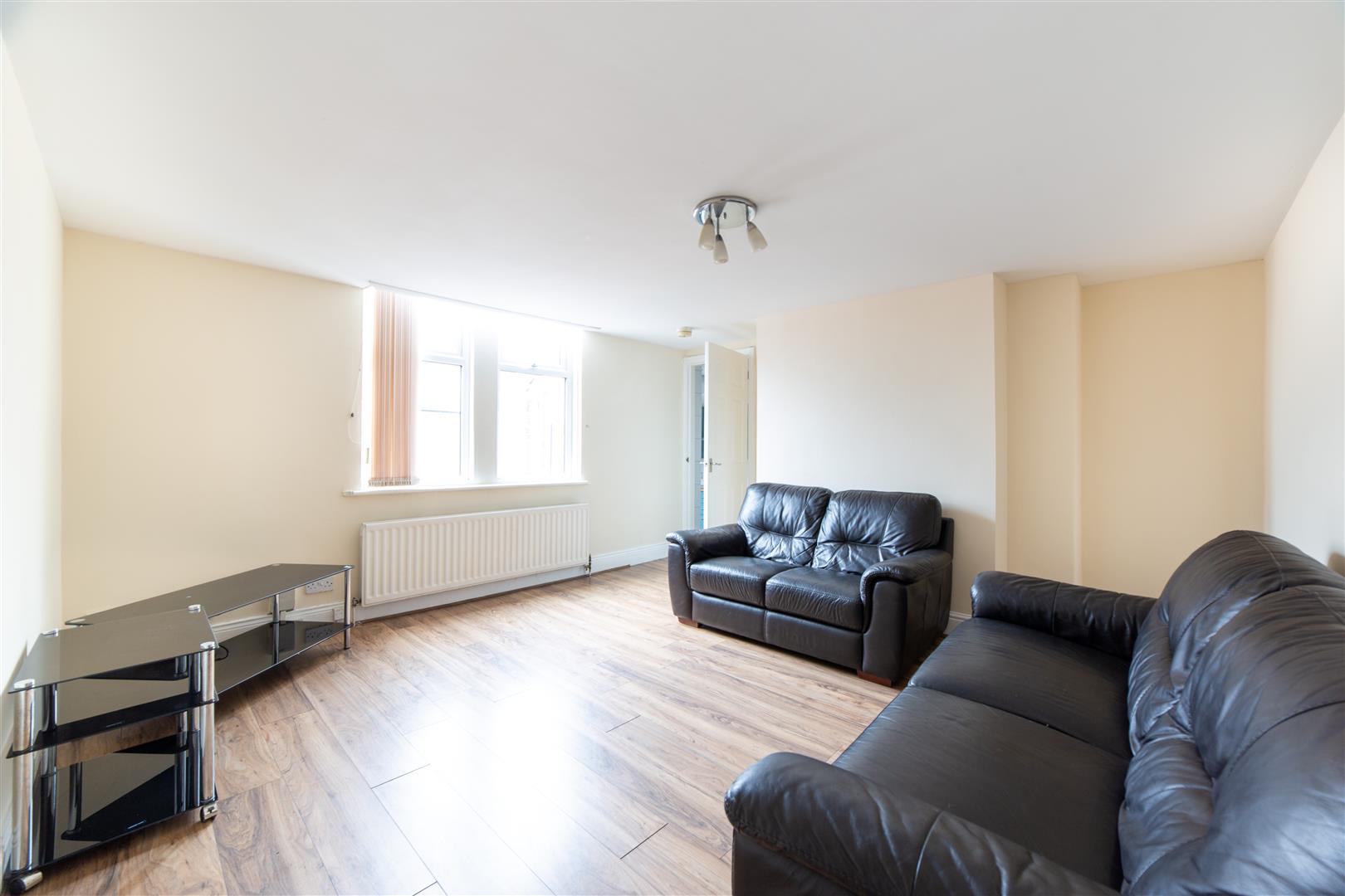 4 bed flat to rent in Stanmore Road, Heaton  - Property Image 2