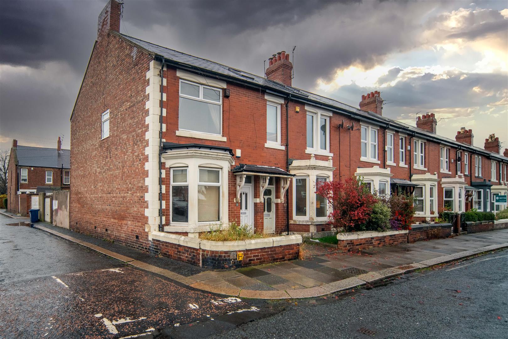 4 bed end of terrace house for sale in Sackville Road, Heaton  - Property Image 1