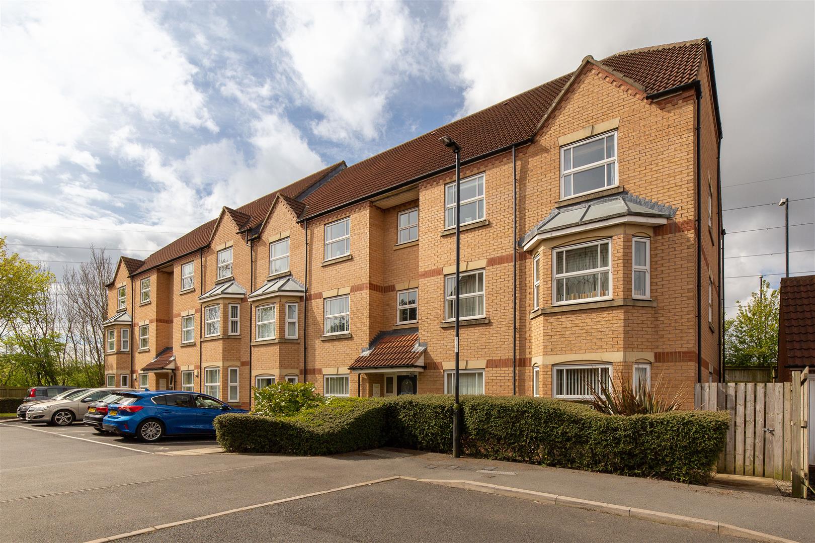 2 bed flat for sale in Fenwick Close, Northumberland Park  - Property Image 1