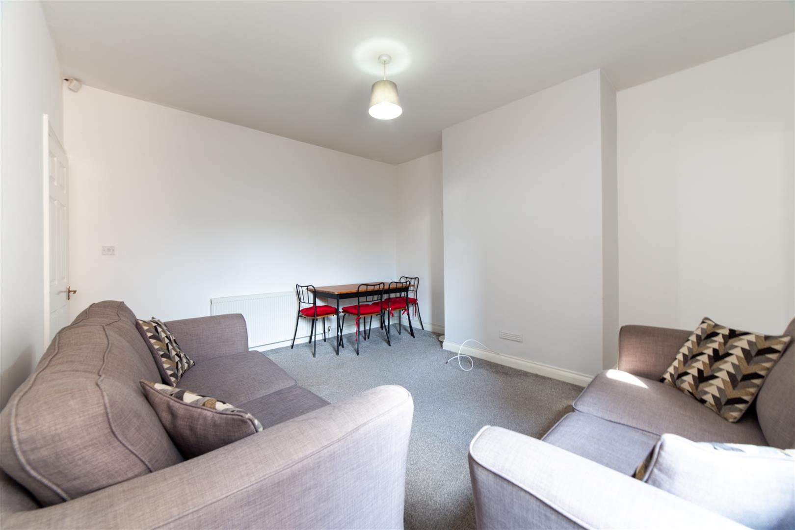 2 bed flat to rent in Simonside Terrace, Heaton 1