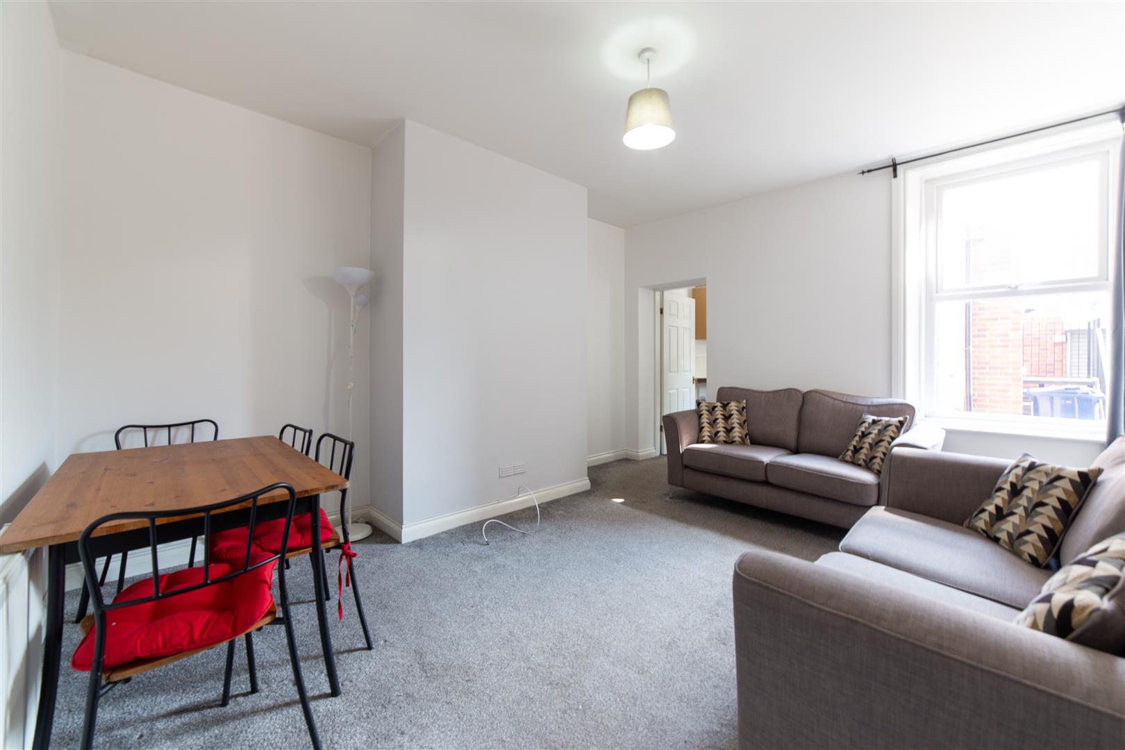 2 bed flat to rent in Simonside Terrace, Heaton - Property Image 1