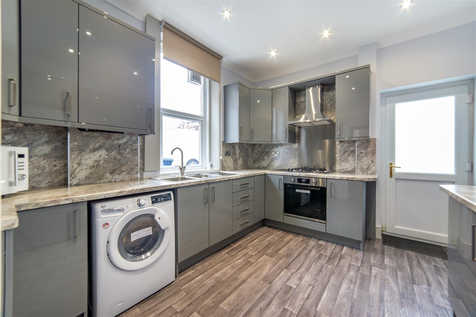 6 bed terraced house to rent in Cavendish Place, Jesmond  - Property Image 1