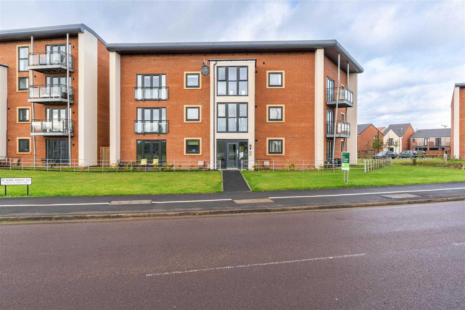 2 bed apartment for sale in Willowbay Drive, Newcastle Upon Tyne - Property Image 1