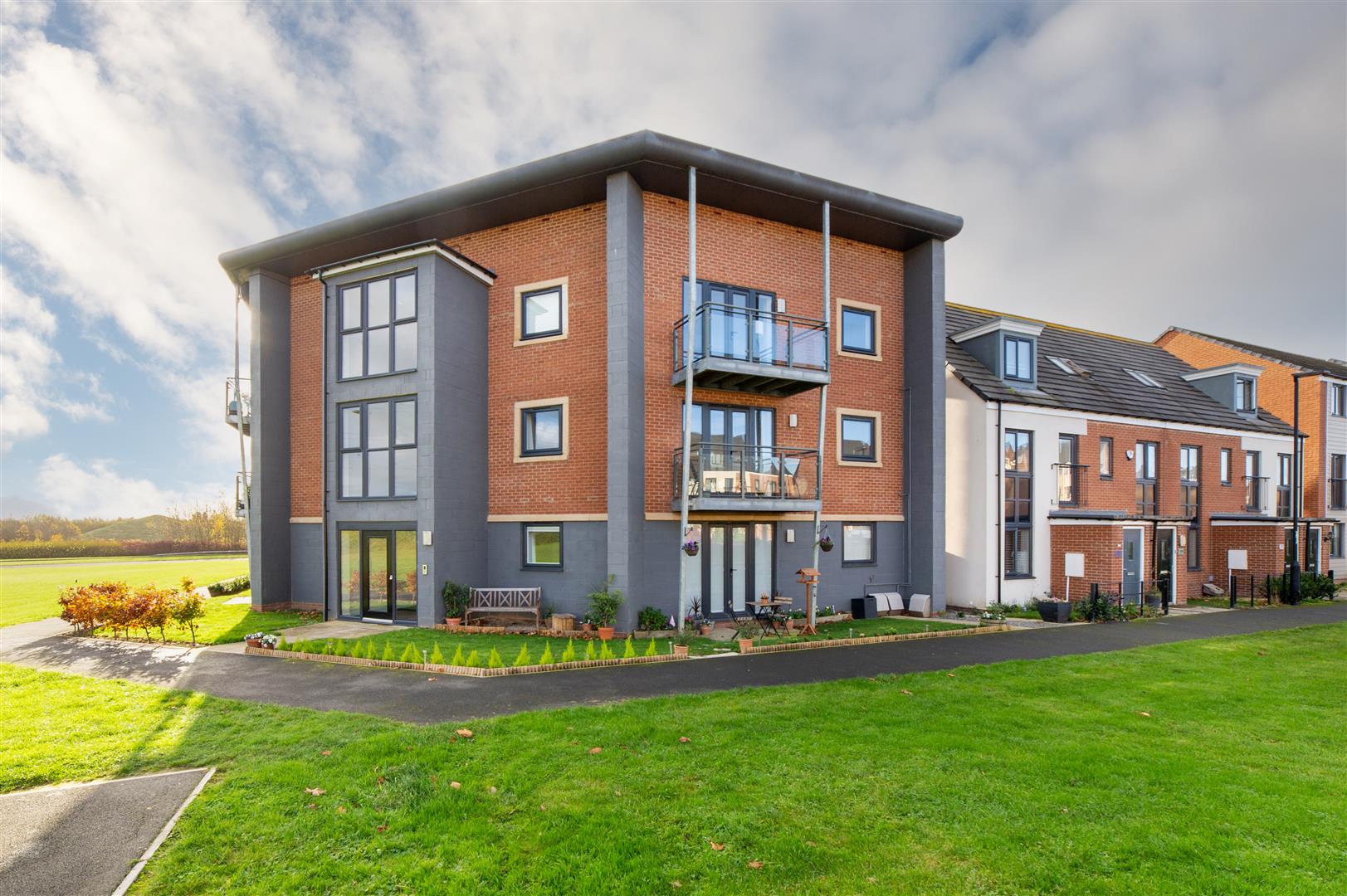 2 bed apartment for sale in Elmwood Park Court, Newcastle Upon Tyne, NE13