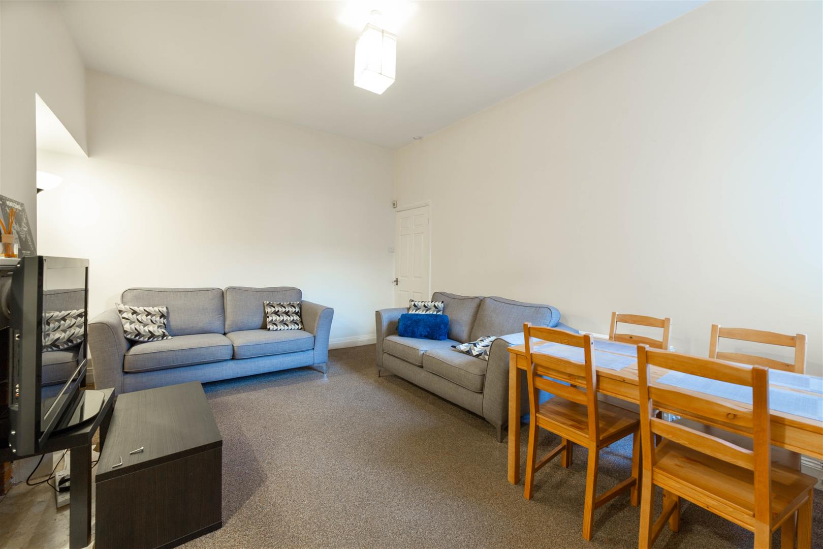 2 bed flat to rent in Ashleigh Grove, Jesmond 1