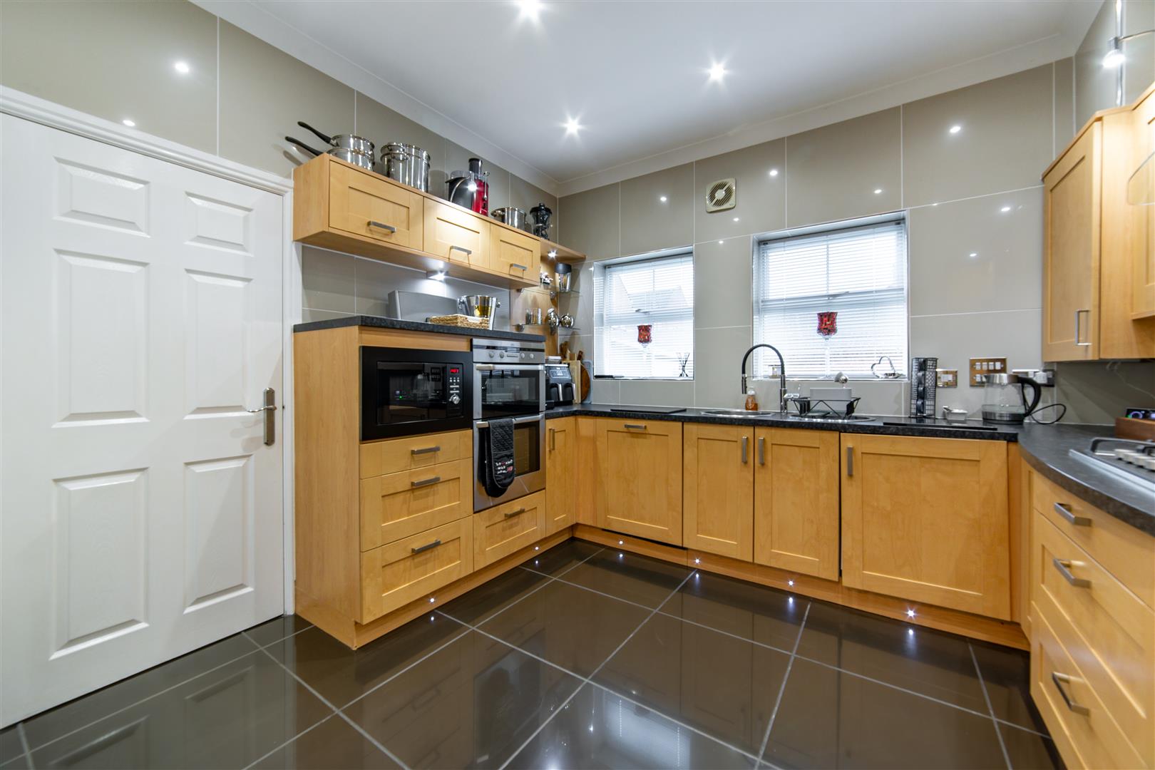 5 bed town house for sale in Featherstone Grove, Gosforth 4