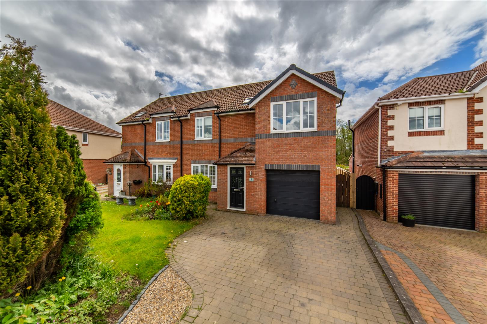 4 bed semi-detached house for sale in Thirlmere Close, Killingworth - Property Image 1