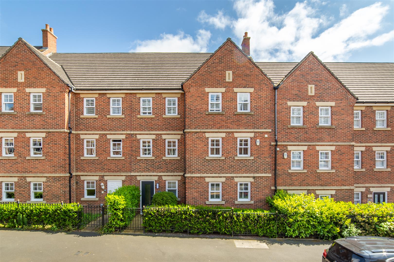 5 bed town house for sale in Featherstone Grove, Great Park, NE3 