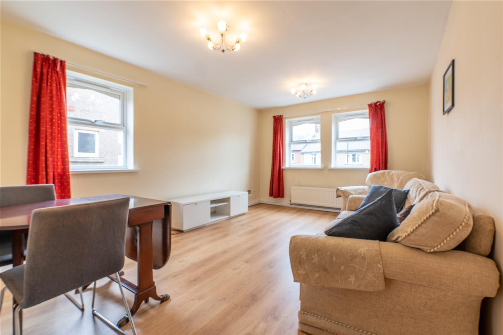 2 bed flat to rent in Regent Road, Gosforth - Property Image 1