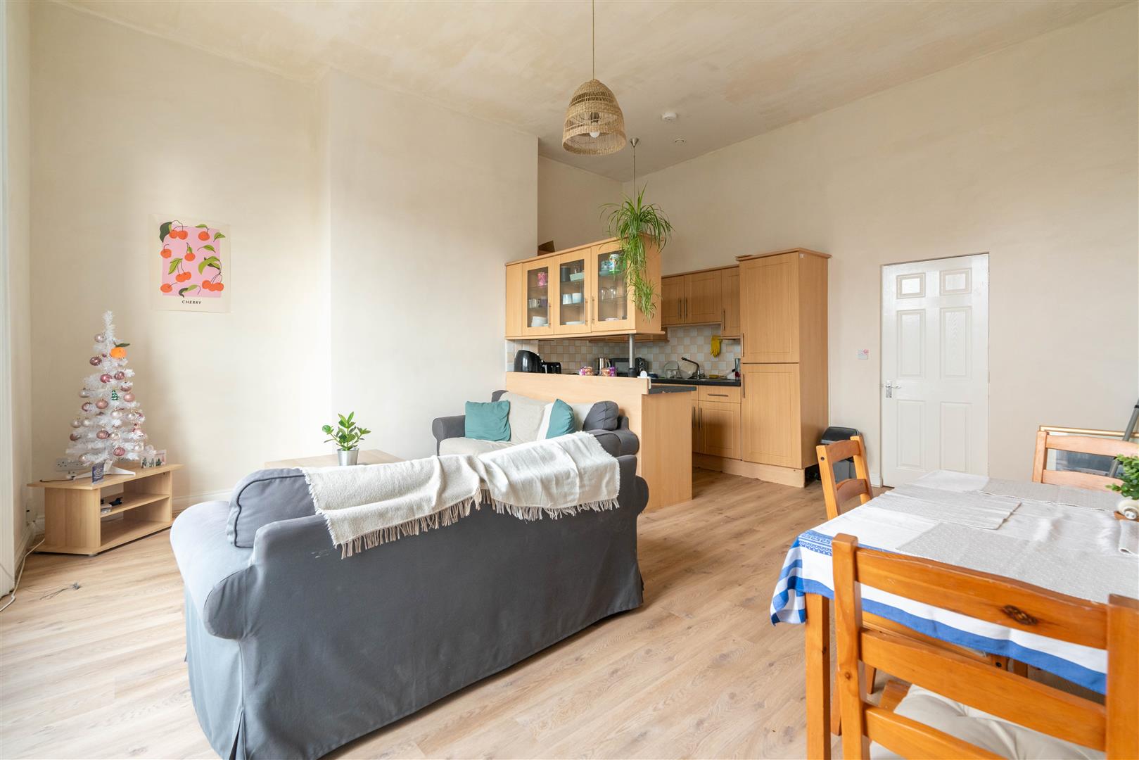 3 bed apartment to rent in Osborne Terrace, Jesmond 2