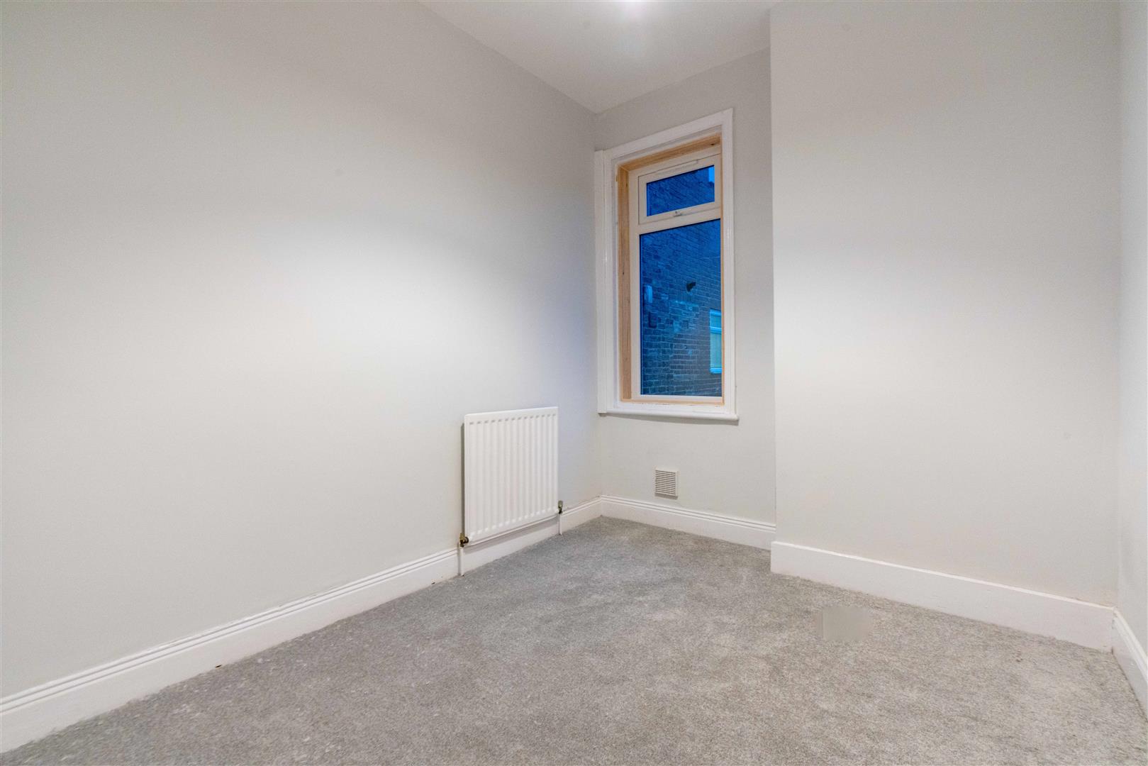 2 bed flat to rent in East View, Wideopen 16