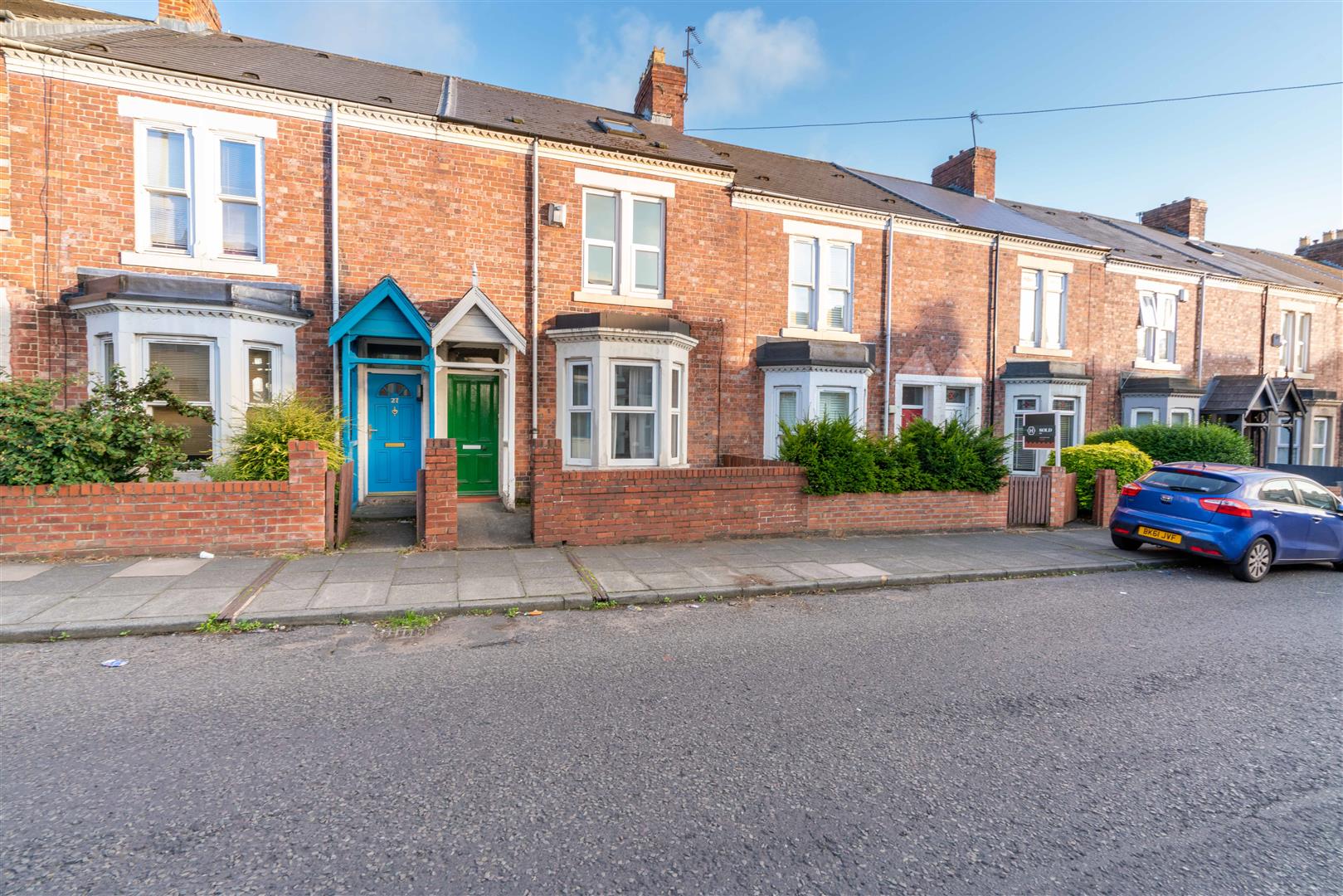 5 bed terraced house for sale in Warwick Street, Heaton  - Property Image 1