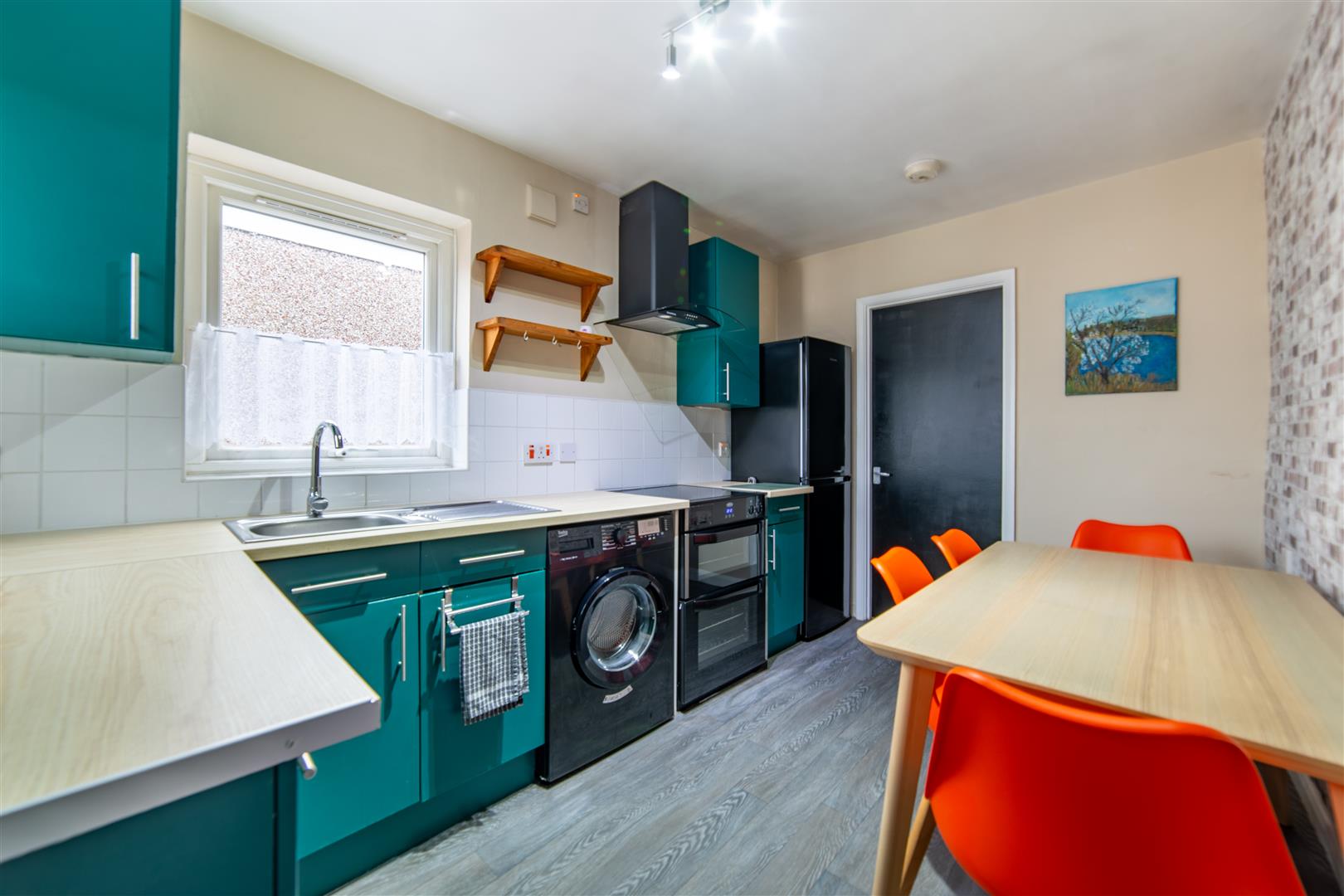 3 bed flat for sale in Warwick Street, Heaton  - Property Image 2