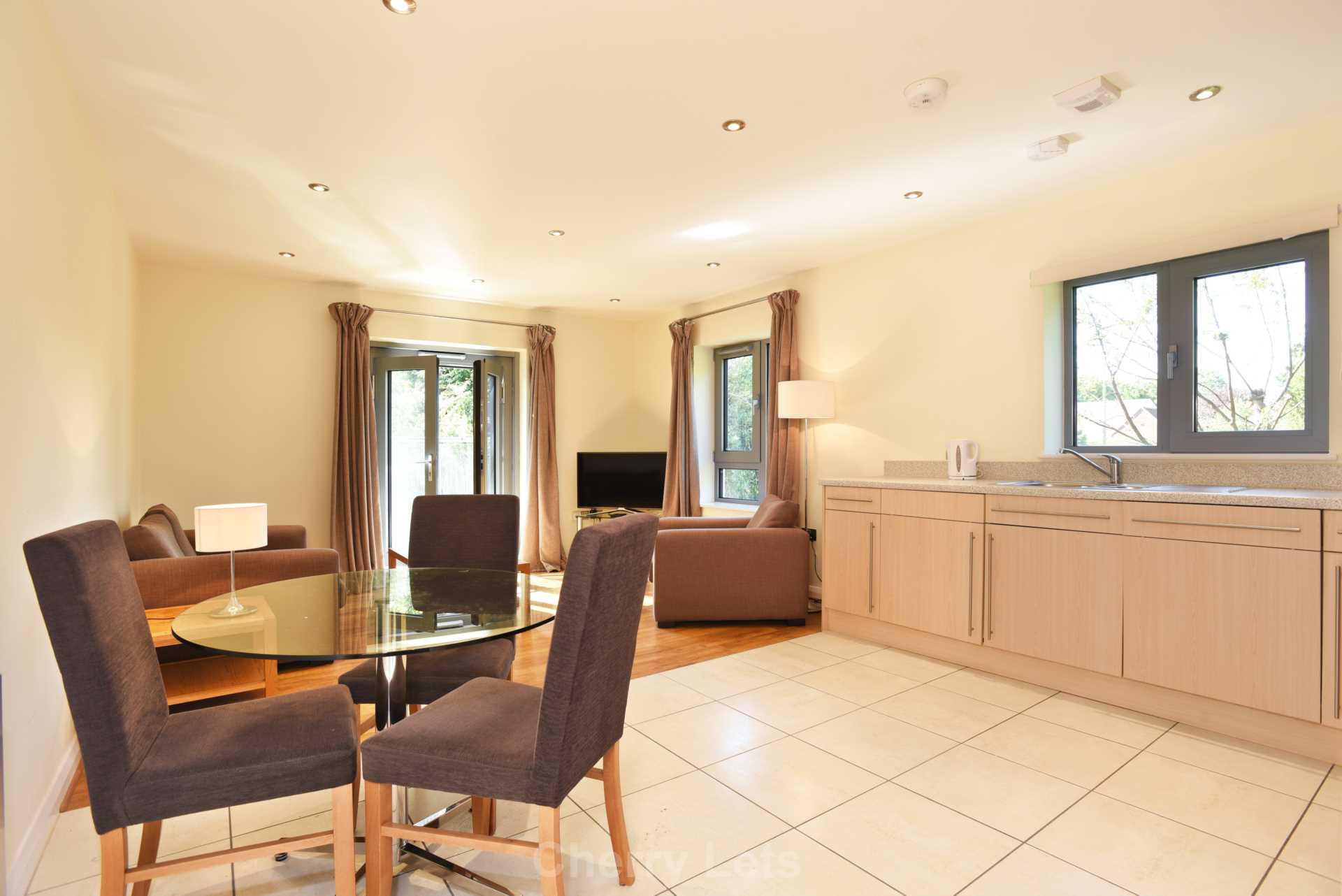 2 bed flat to rent in Hightown Gardens, Banbury, OX16 3