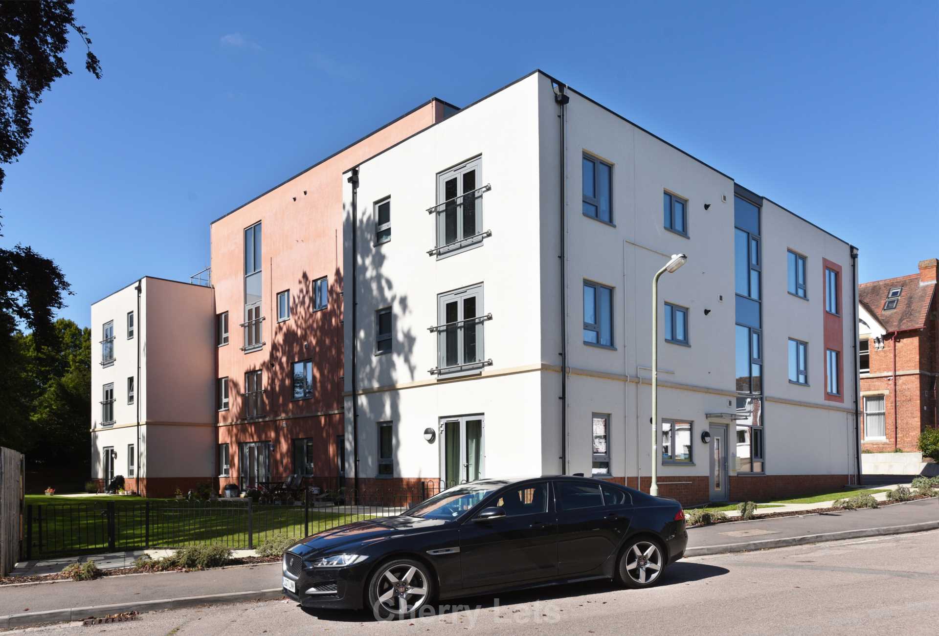 2 bed flat to rent in Hightown Gardens, Banbury, OX16 9