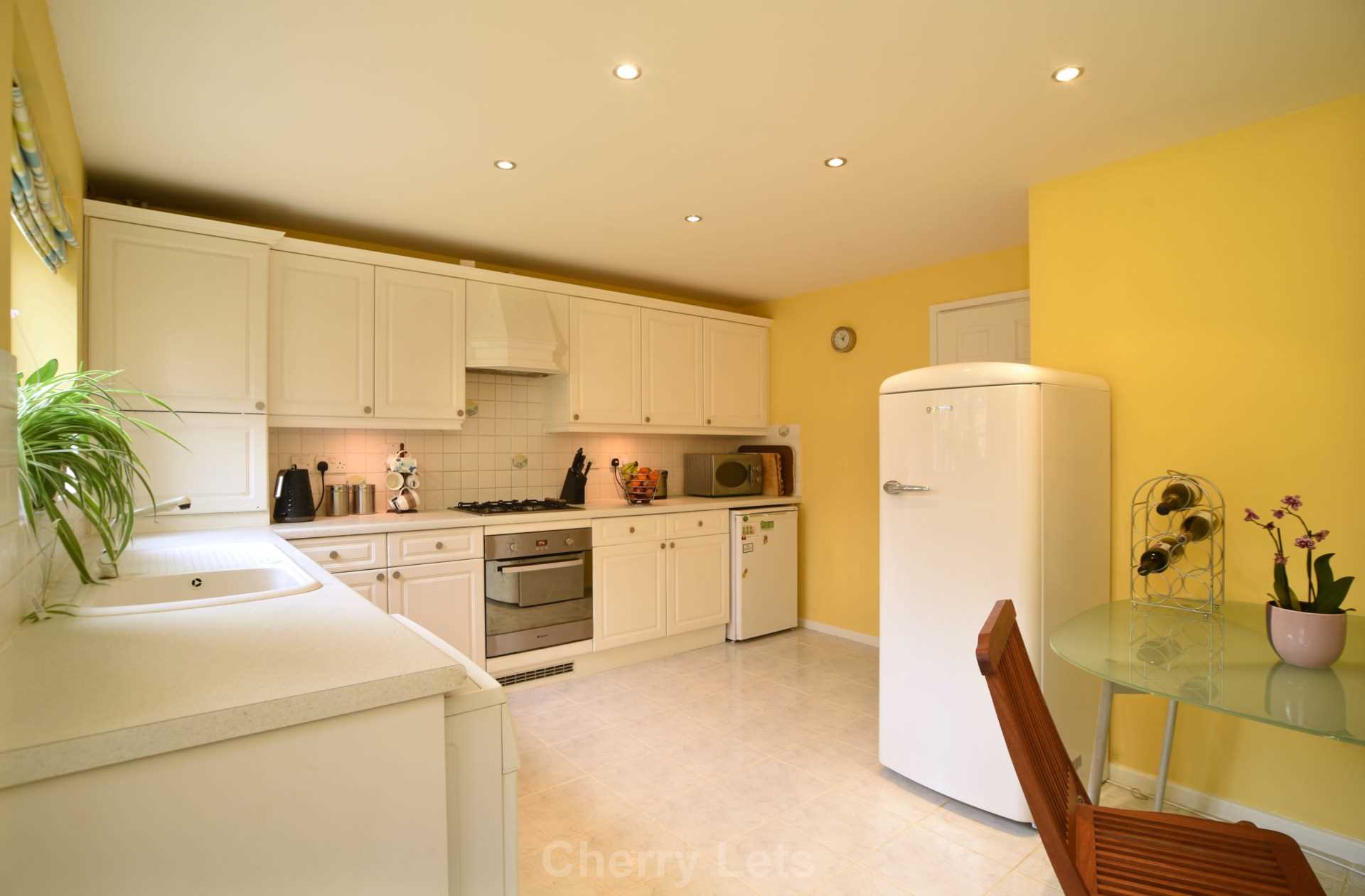 3 bed semi-detached house to rent in Stroud Close, Banbury  - Property Image 3