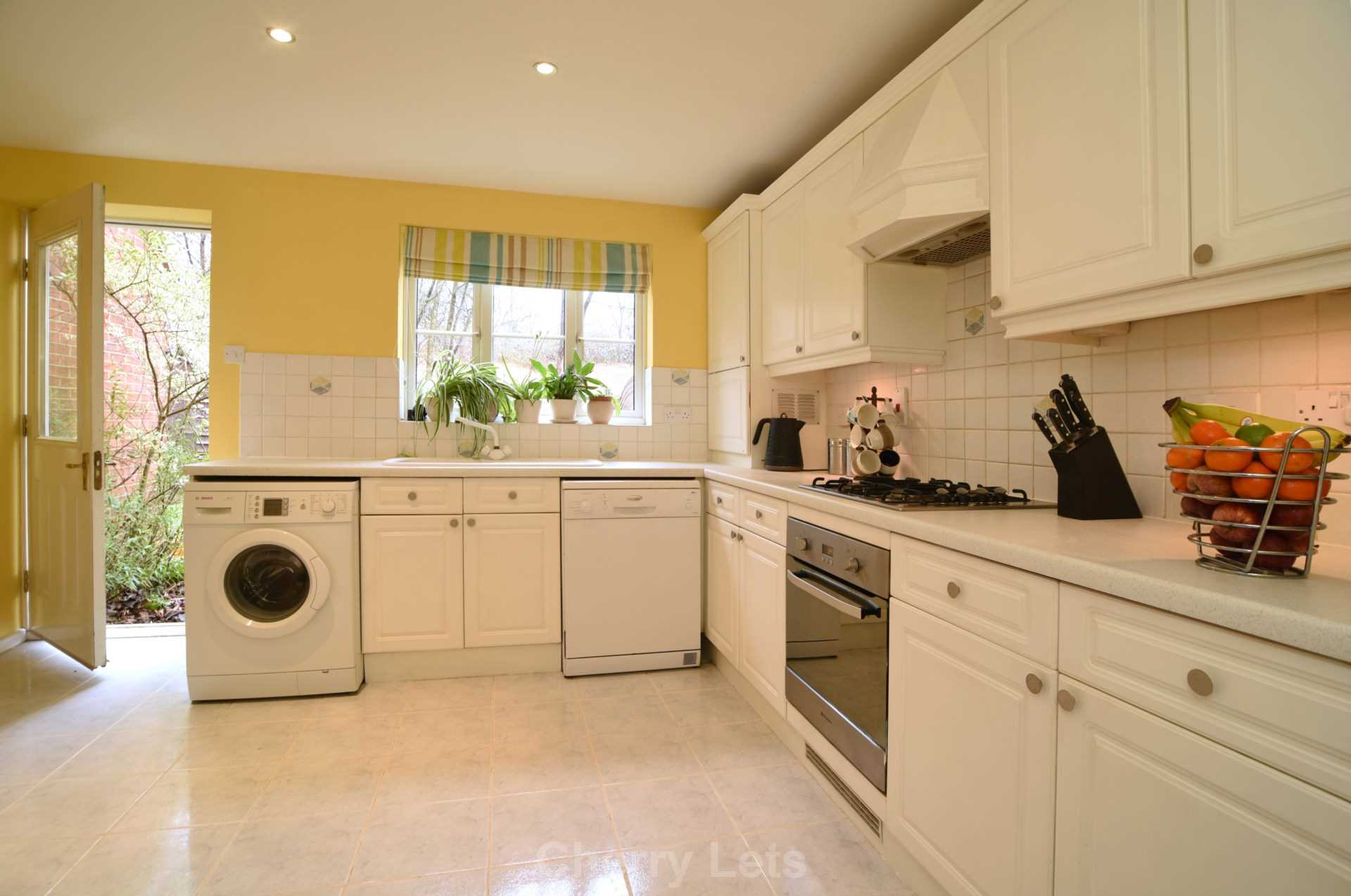 3 bed semi-detached house to rent in Stroud Close, Banbury  - Property Image 4