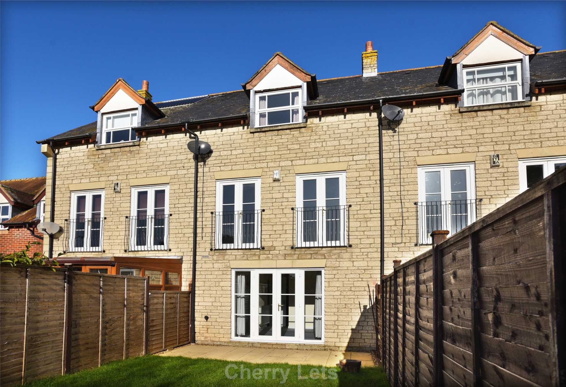 3 bed town house to rent  - Property Image 1