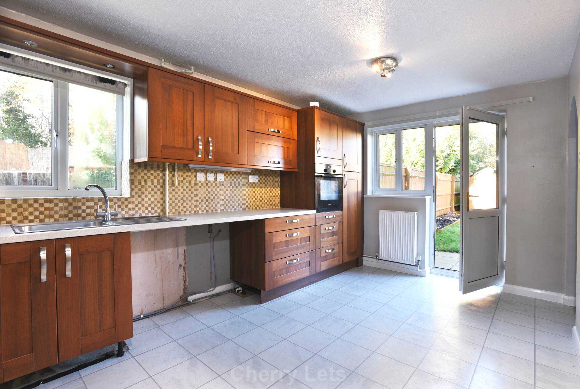 3 bed terraced house to rent in Willow Drive, Bicester  - Property Image 3