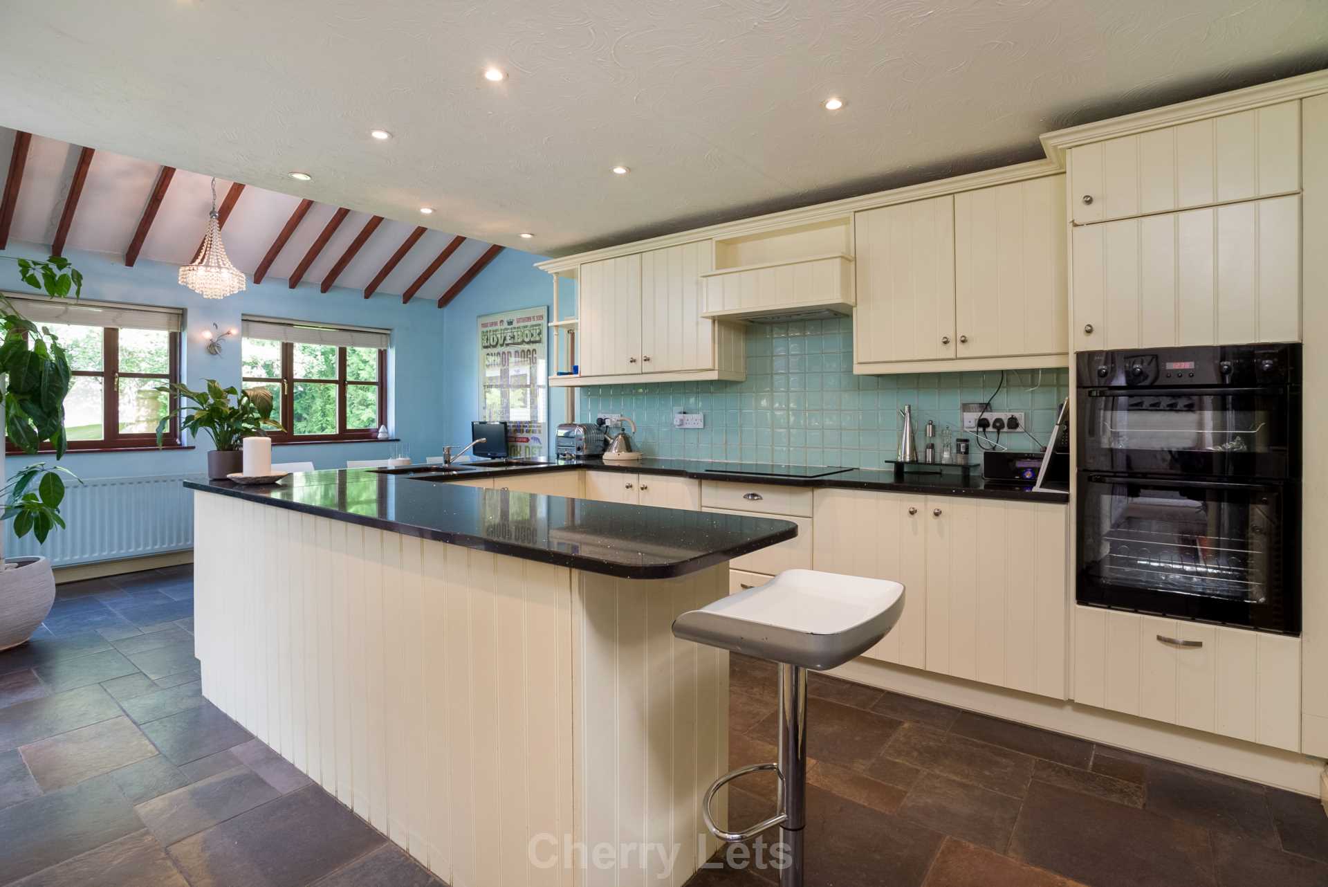 4 bed detached house to rent in Clifton Road, Banbury  - Property Image 6