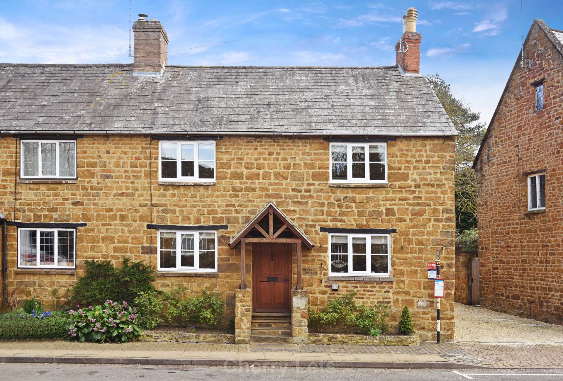4 bed semi-detached house to rent in High Street, Banbury  - Property Image 1