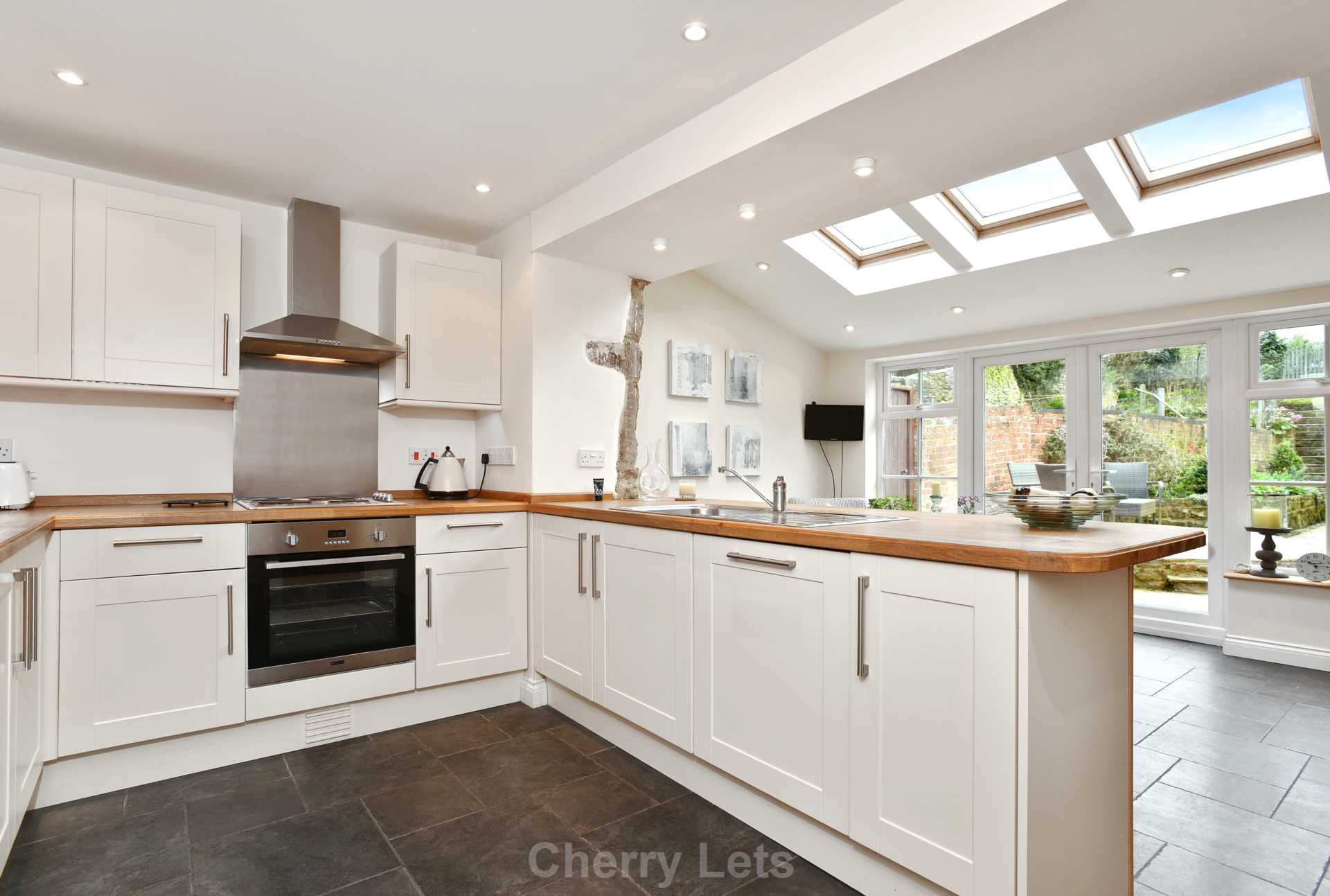 4 bed semi-detached house to rent in High Street, Bloxham, OX15 2