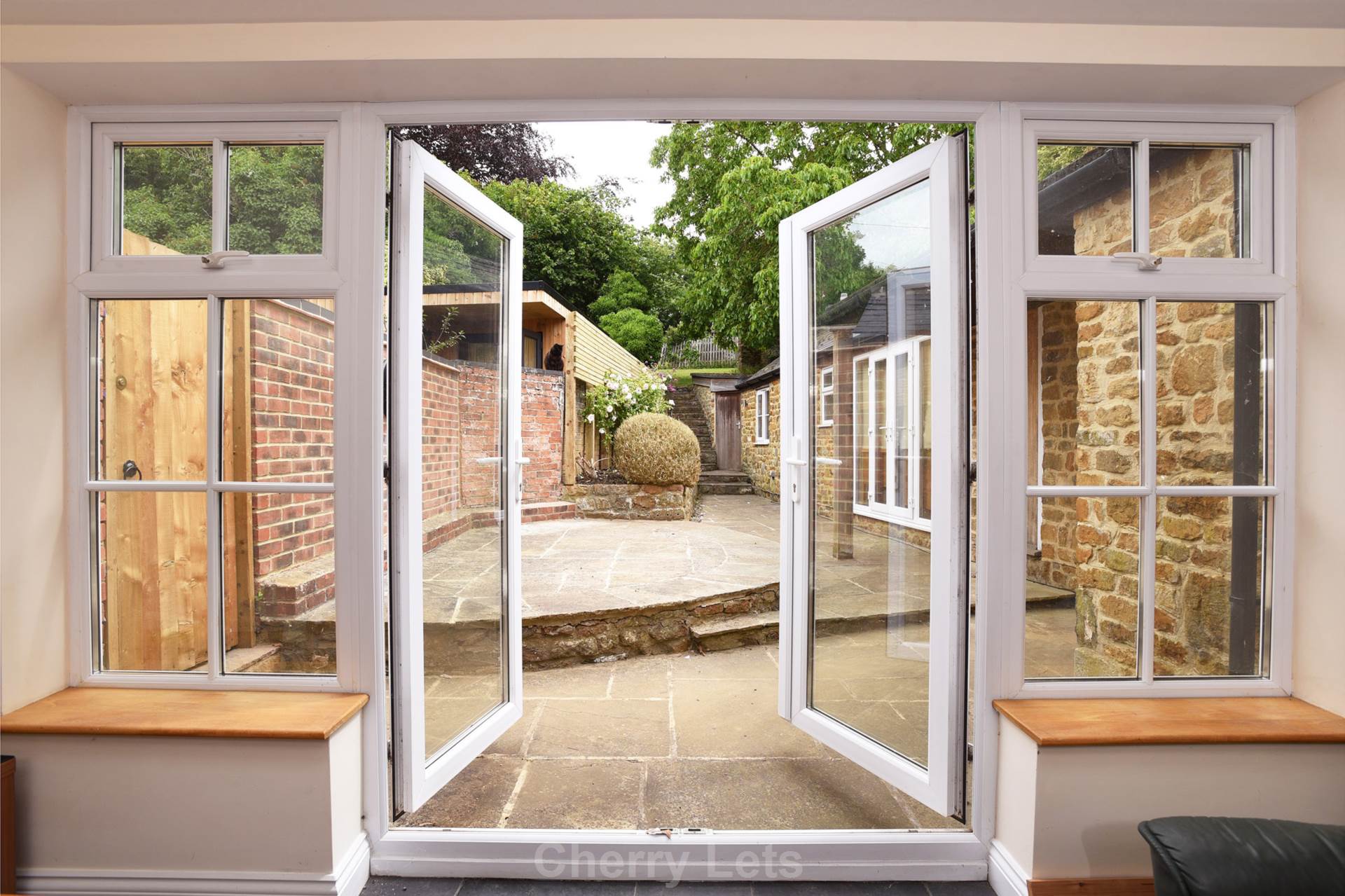 4 bed semi-detached house to rent in High Street, Bloxham, OX15 3