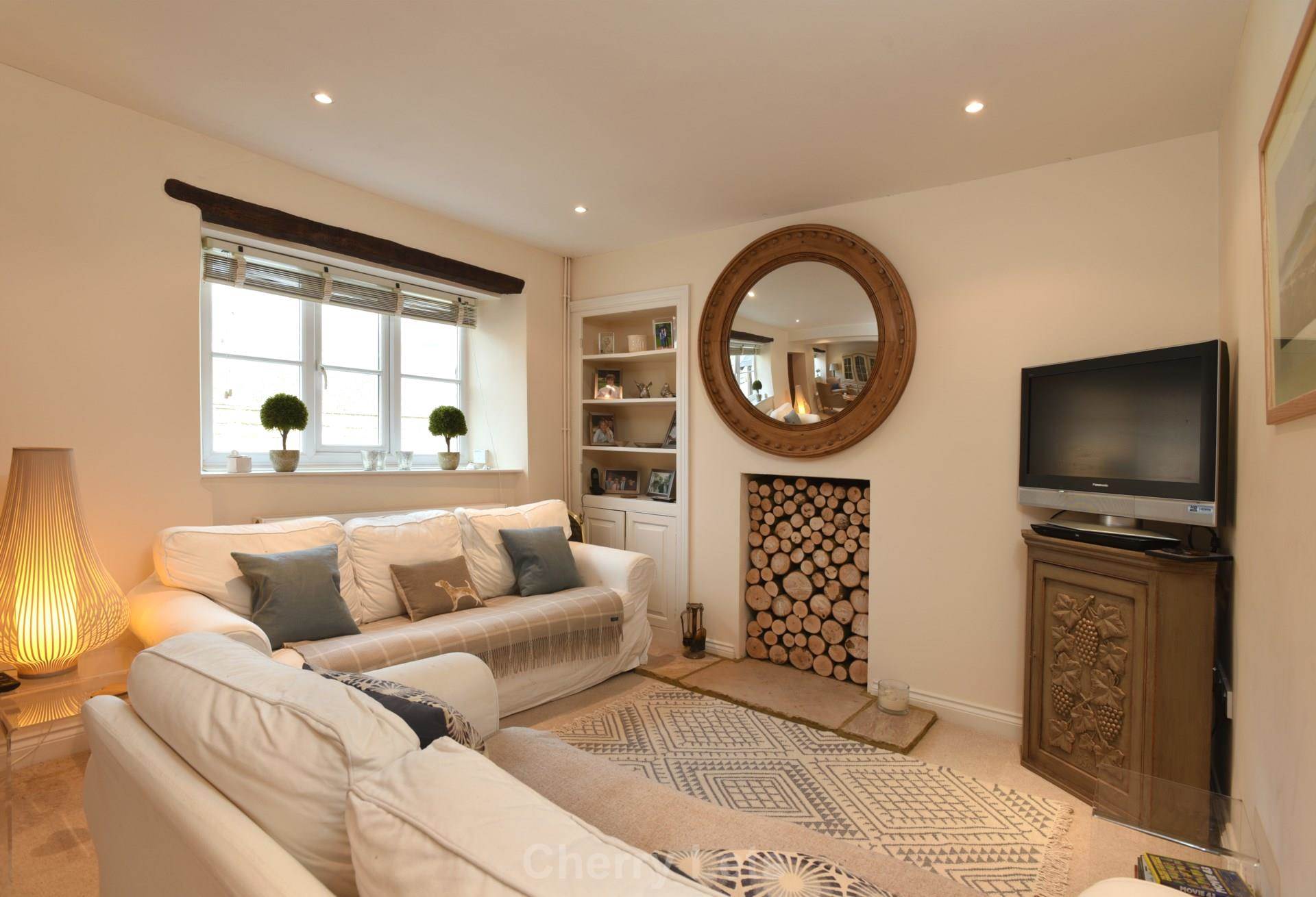 4 bed semi-detached house to rent in High Street, Bloxham, OX15 6