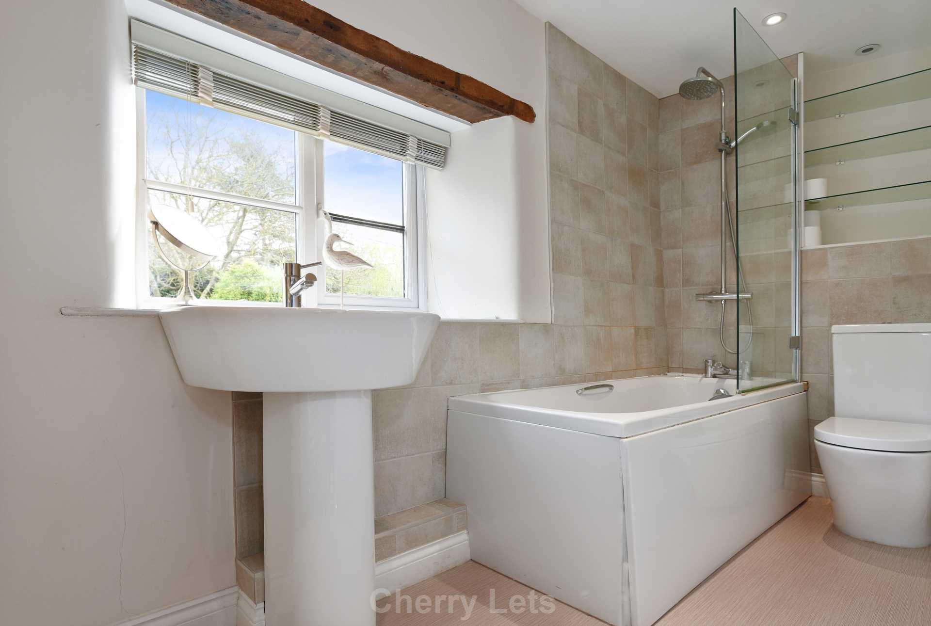 4 bed semi-detached house to rent in High Street, Bloxham, OX15 9