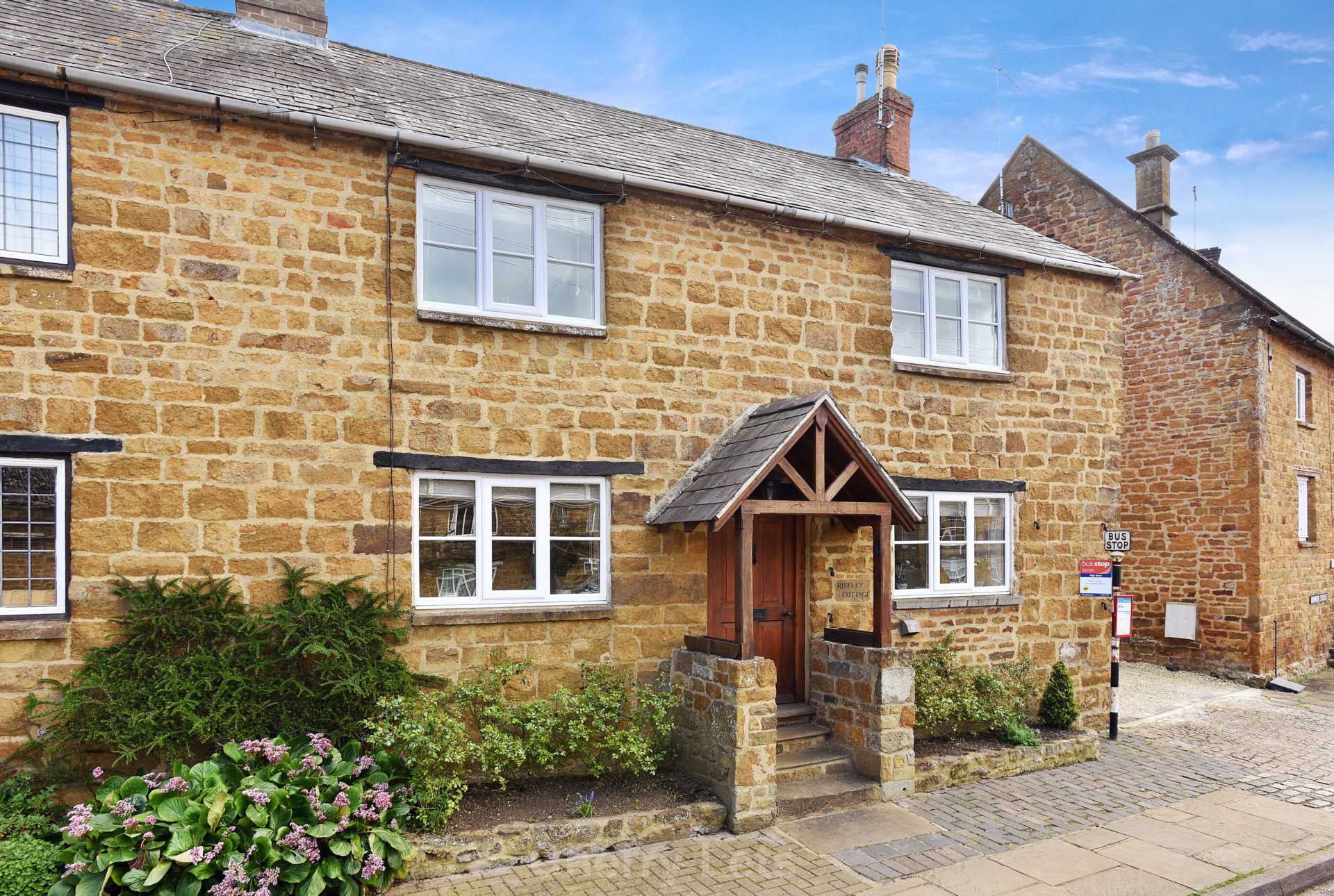 4 bed semi-detached house to rent in High Street, Bloxham, OX15 19