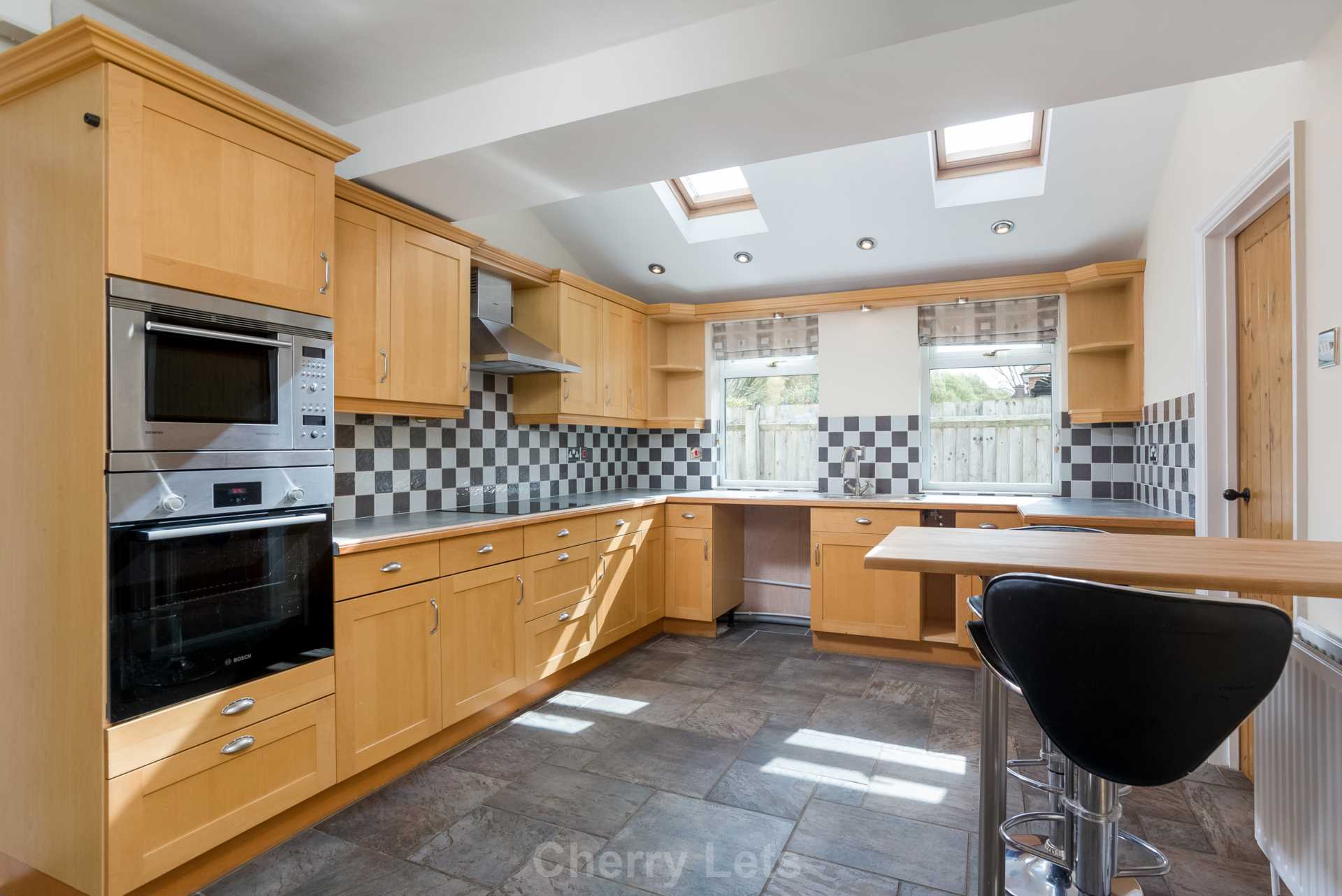 3 bed semi-detached house to rent in Oxford Road, Banbury  - Property Image 2