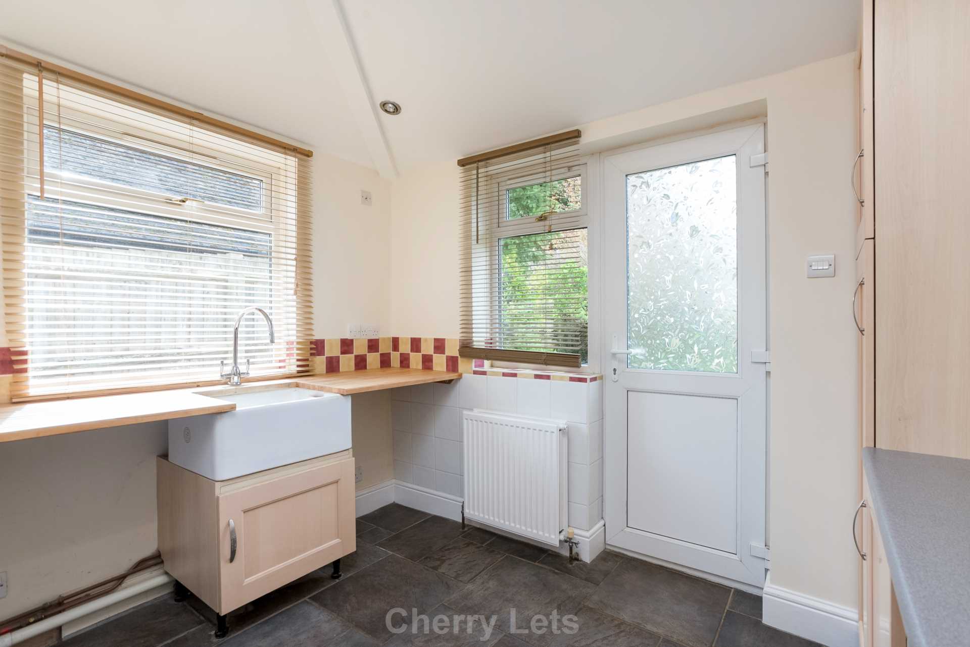 3 bed semi-detached house to rent in Oxford Road, Banbury  - Property Image 6