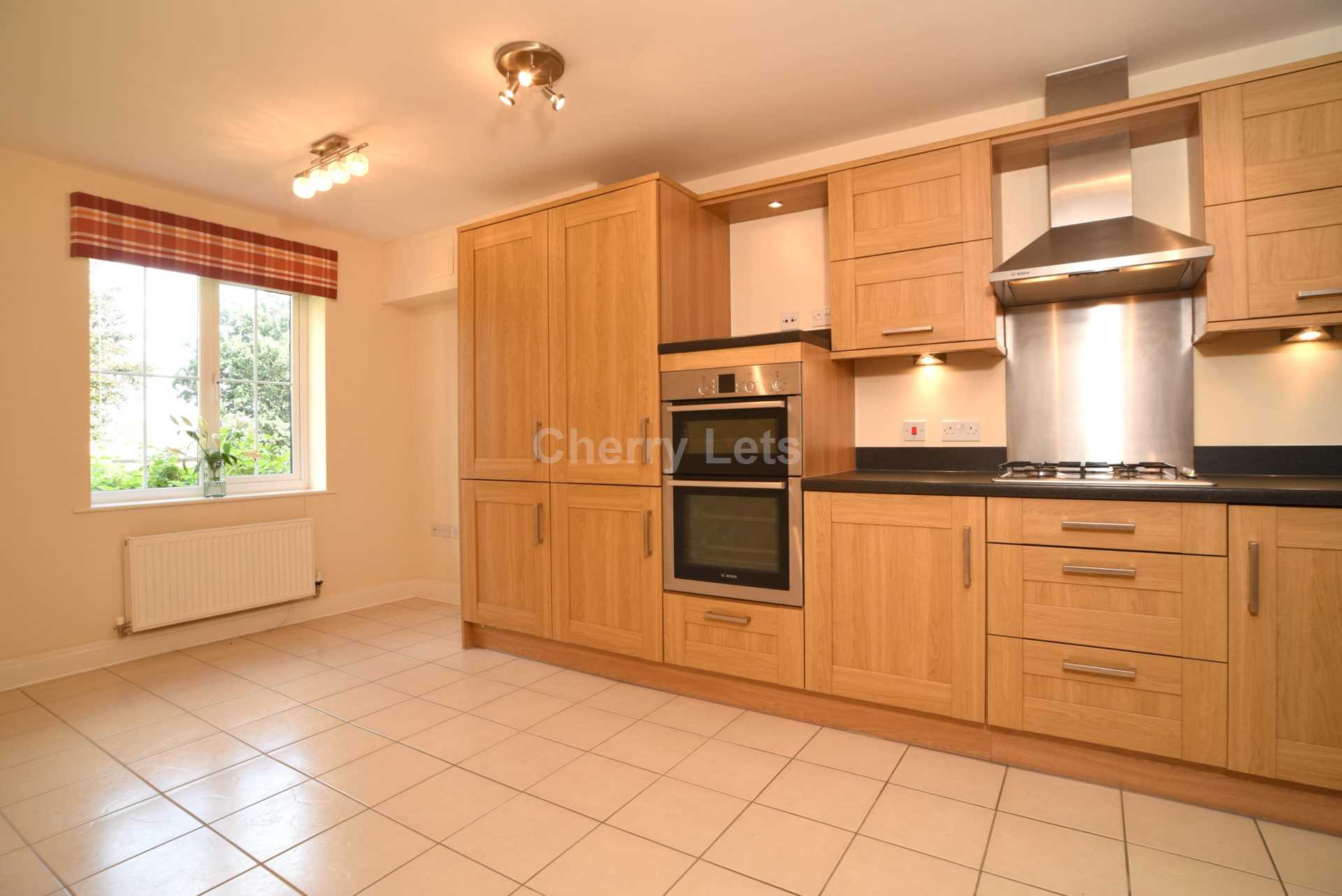 5 bed town house to rent in Saffron Close, Banbury, OX16  - Property Image 3