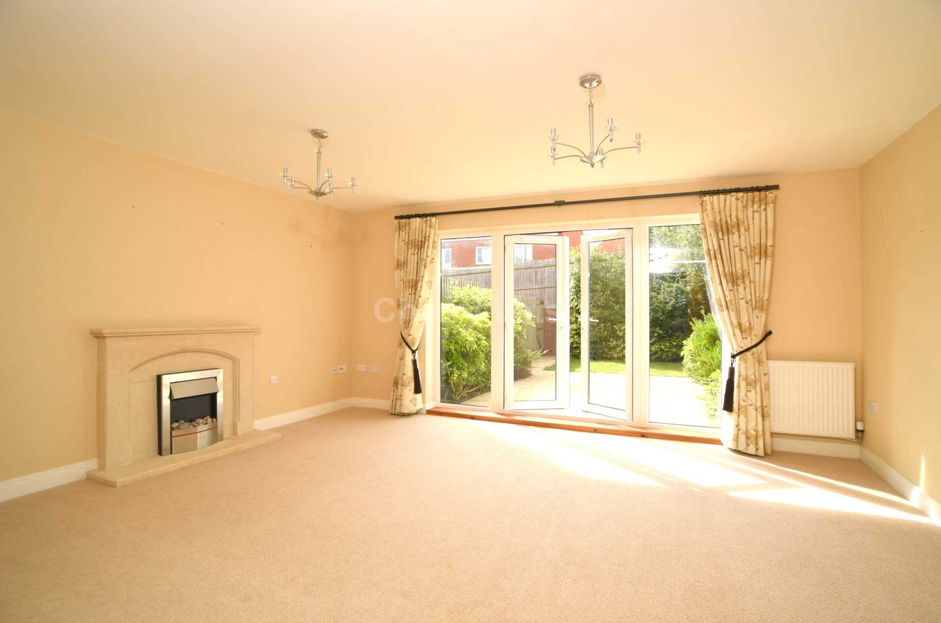 5 bed town house to rent in Saffron Close, Banbury, OX16 4