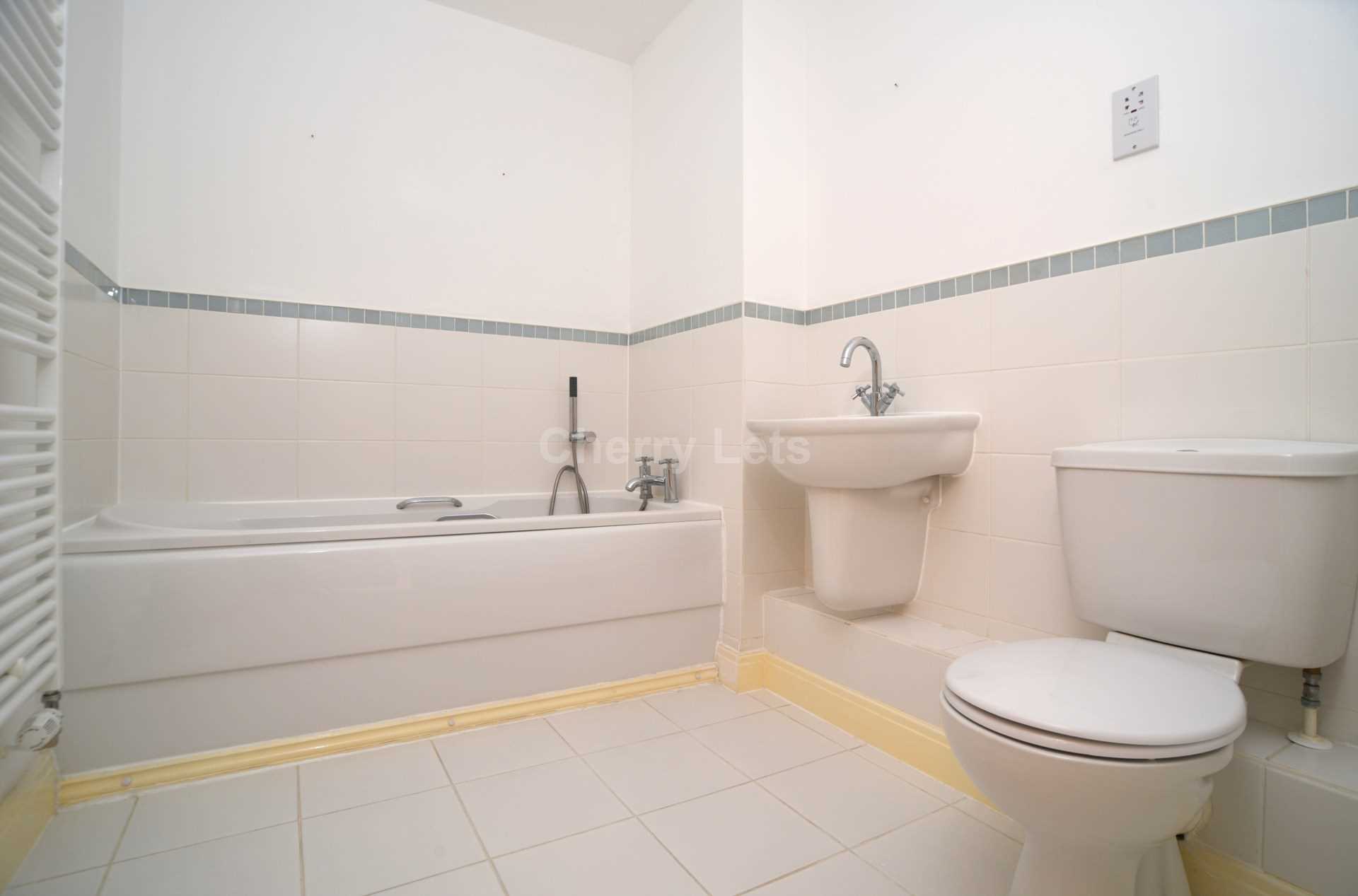 5 bed town house to rent in Saffron Close, Banbury, OX16 12