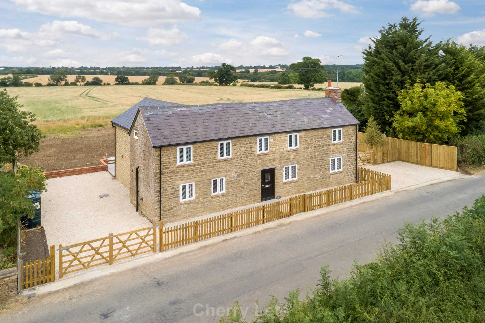 4 bed detached house to rent in Radstone, Brackley  - Property Image 1