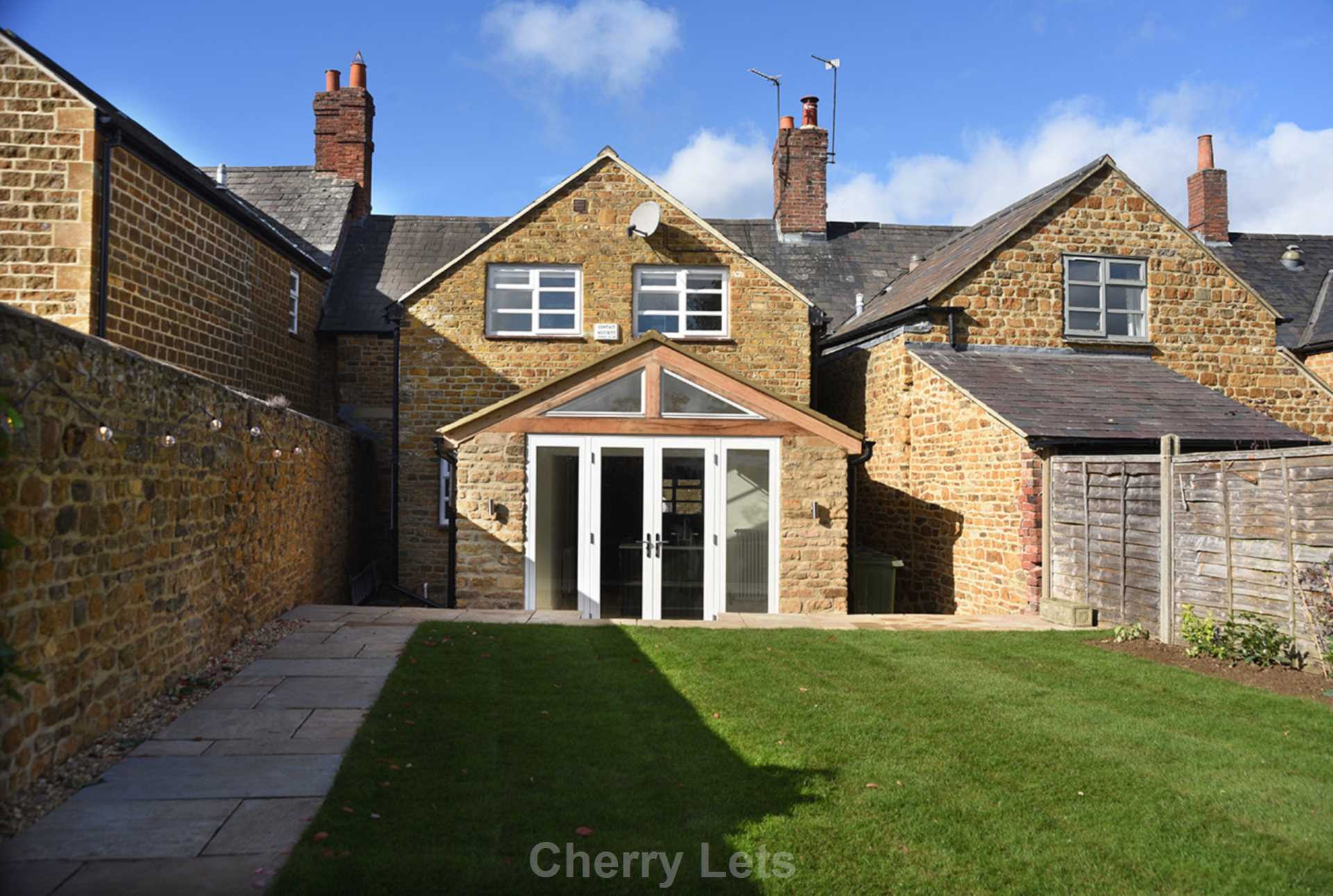 3 bed cottage to rent in St Thomas Street, Banbury  - Property Image 1