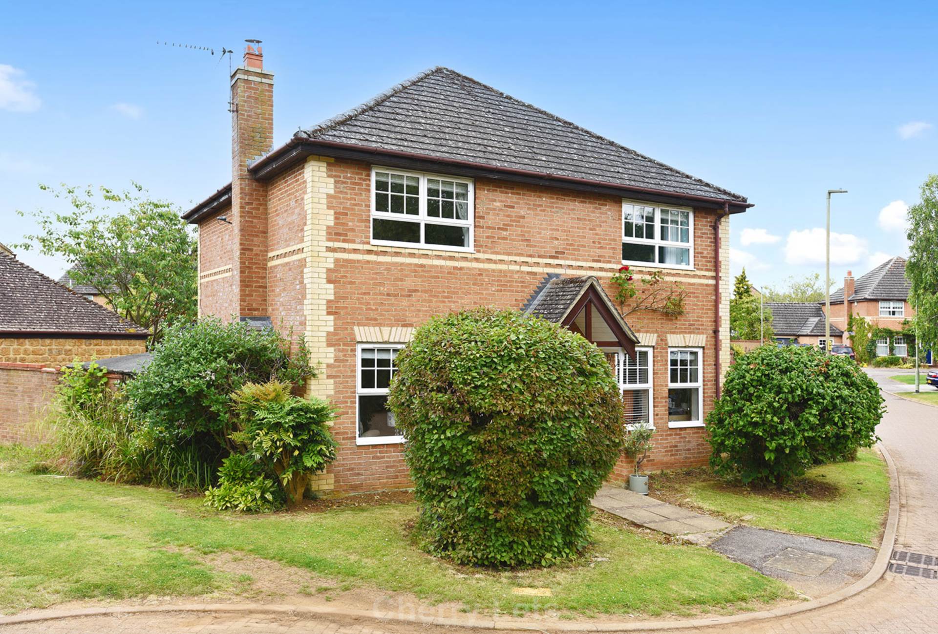 4 bed detached house to rent in Gaveston Gardens, Banbury  - Property Image 1