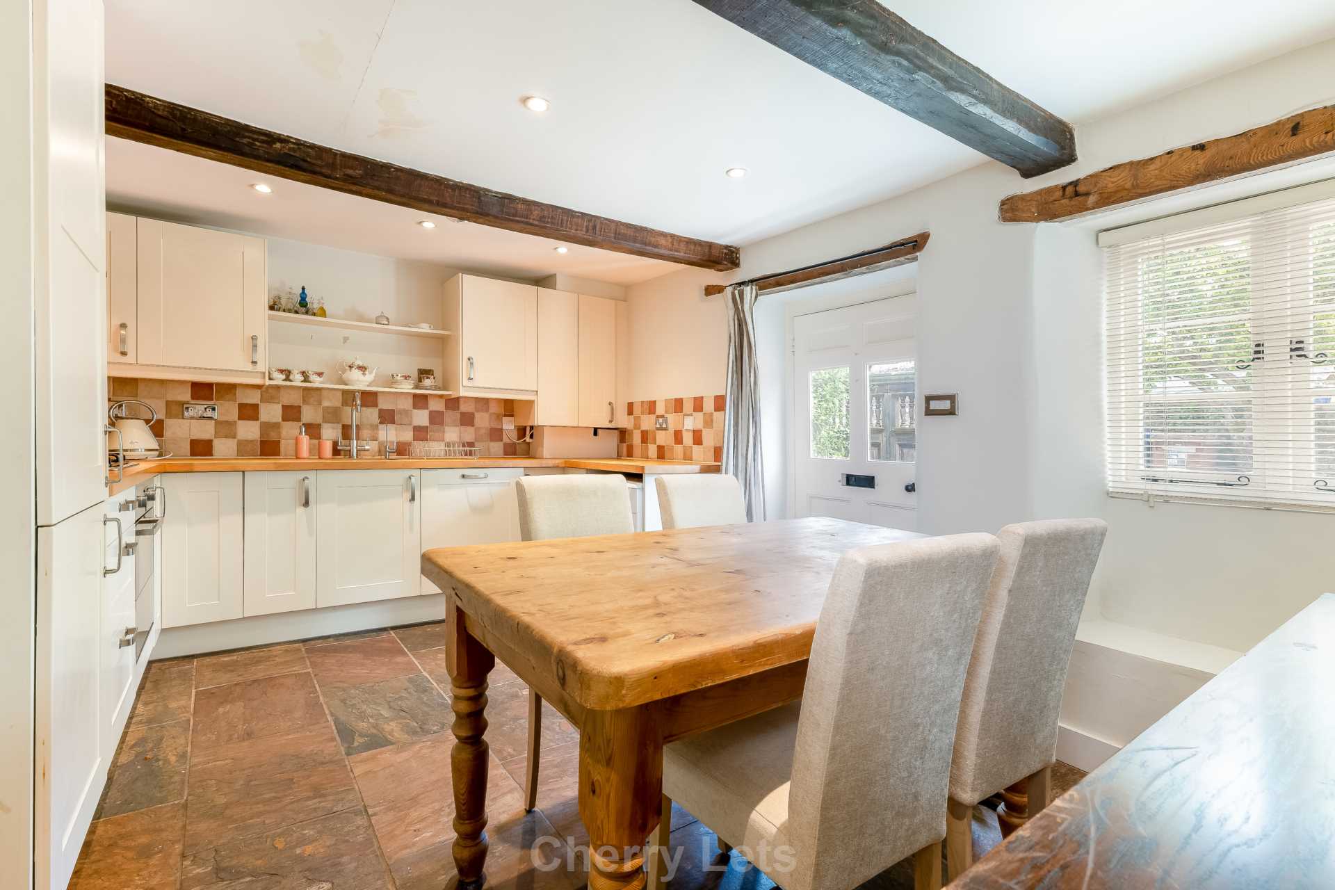 2 bed detached house to rent in North Side, Bicester  - Property Image 2