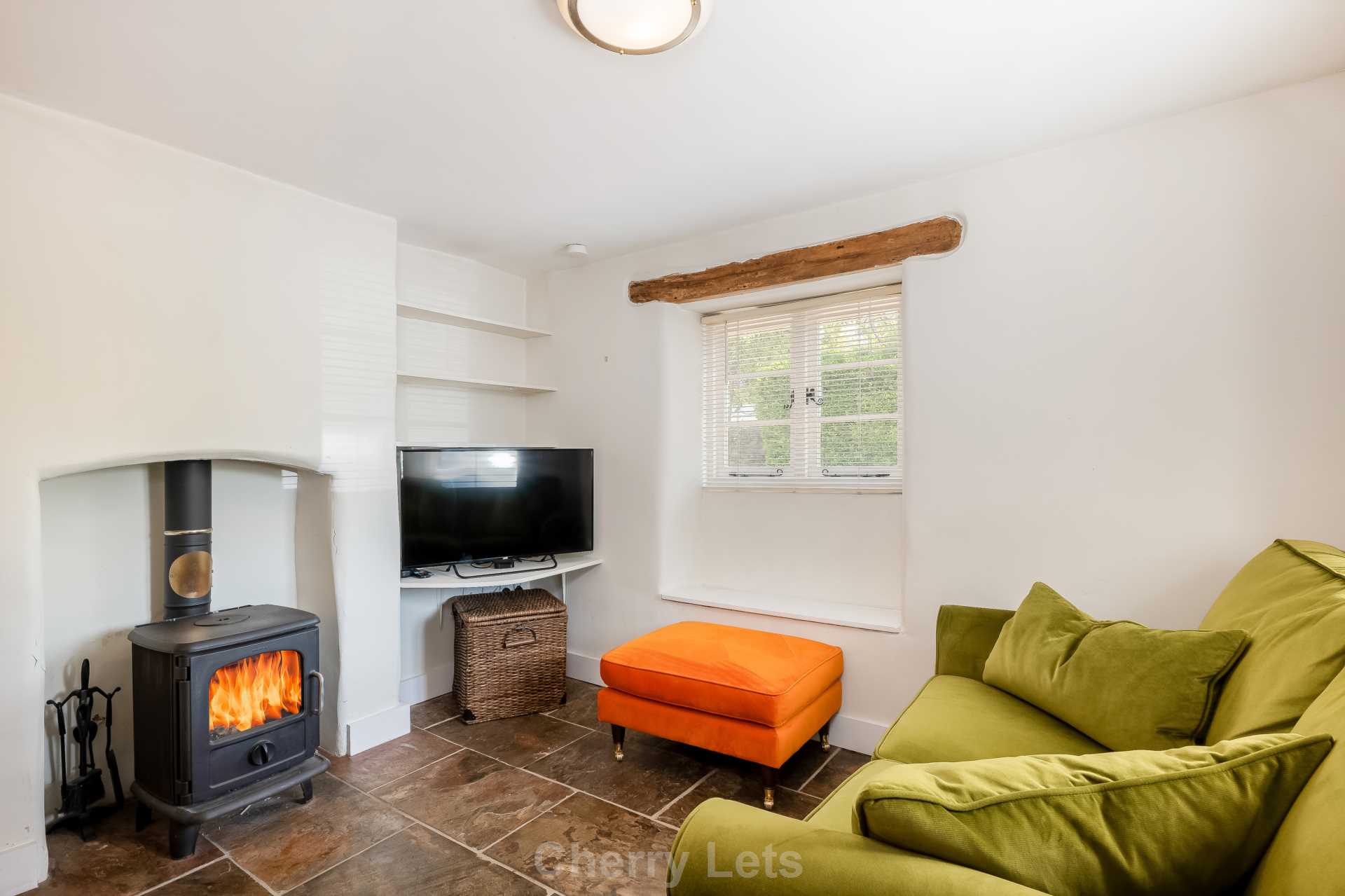 2 bed detached house to rent in North Side, Bicester  - Property Image 3