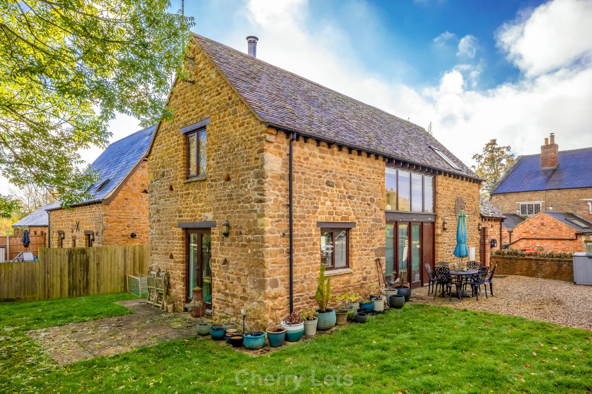 3 bed detached house to rent in Creampot Lane, Banbury  - Property Image 2