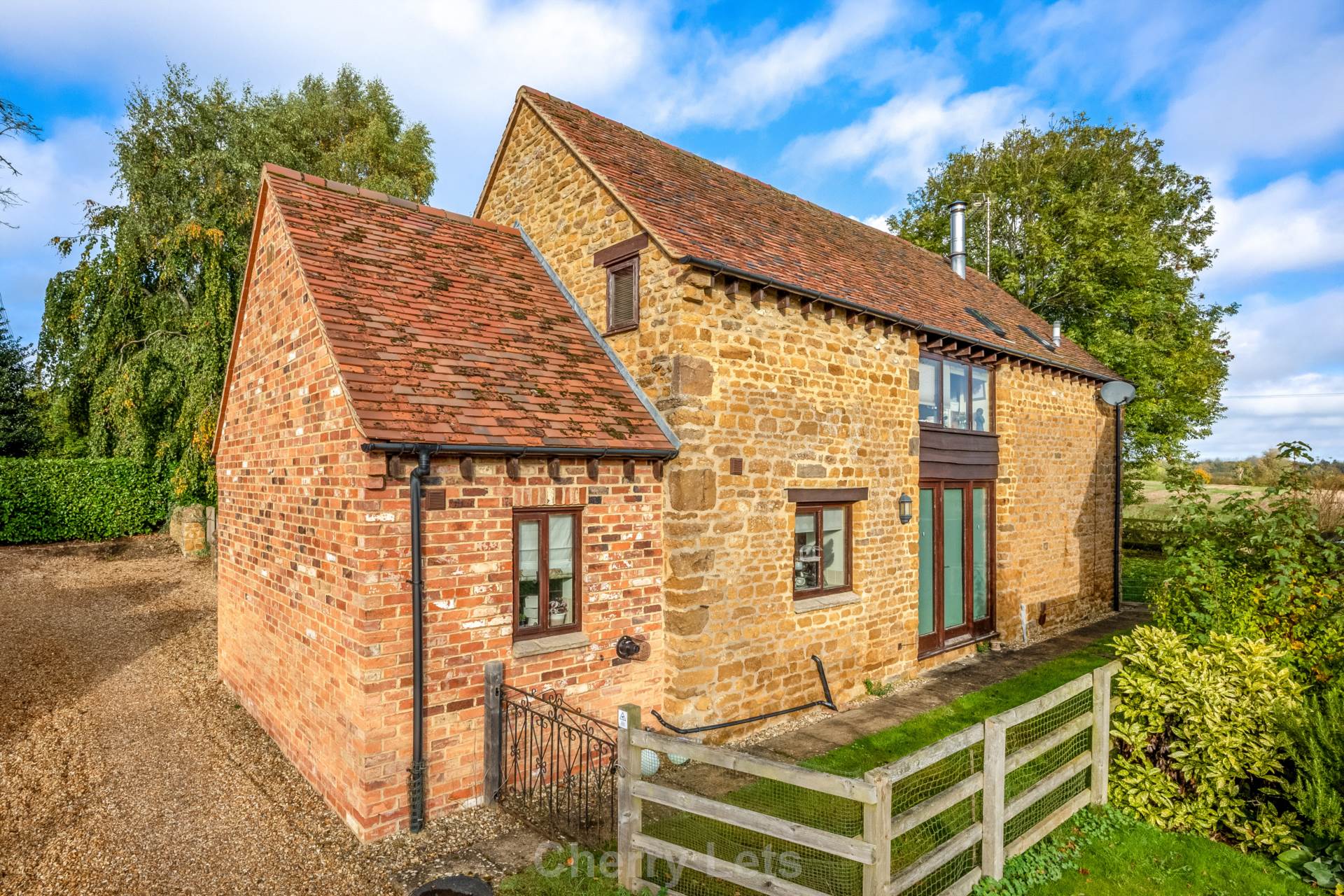 3 bed detached house to rent in Creampot Lane, Banbury  - Property Image 3