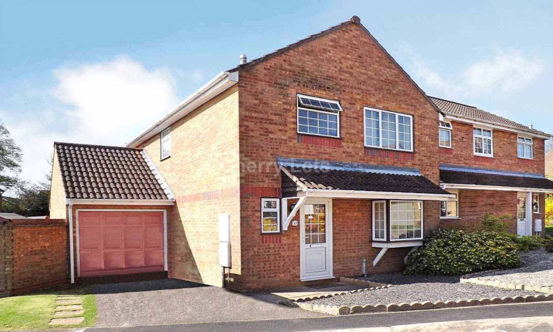 Three bedroom house on very desirable cul de sac in North Banbury. Sitting and Dining Room, Kitchen and cloakroom on ground floor. Garden, Parking and Garage. Gas Central Heating and Double Glazing. Pet considered. EPC D.<br />