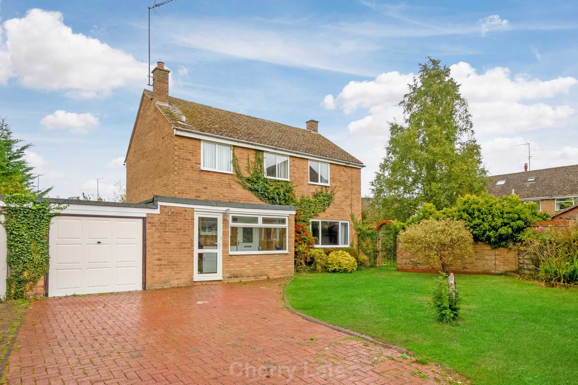 4 bed detached house to rent  - Property Image 1