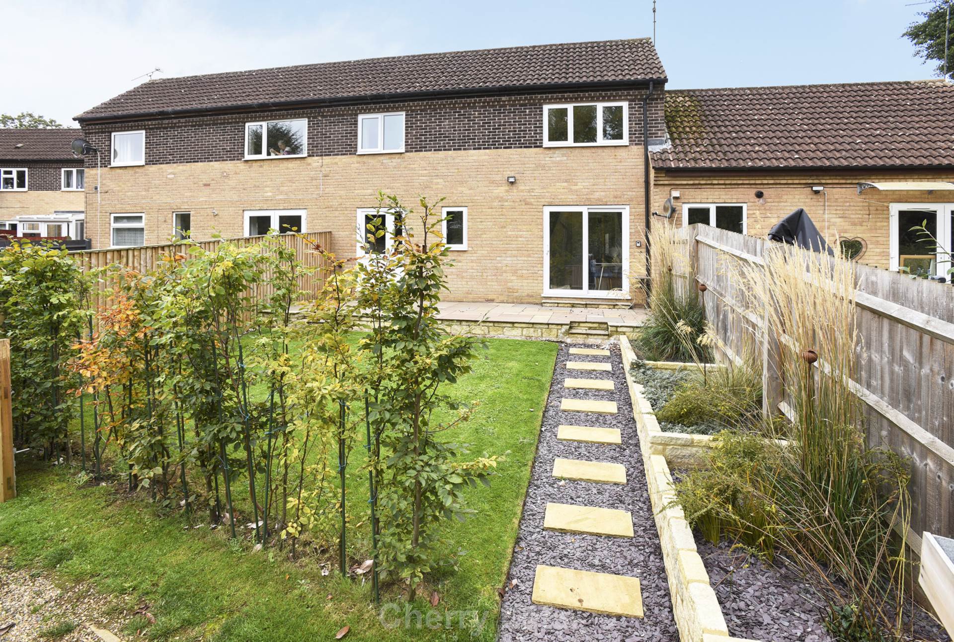 Immaculate and beautifully presented 2 bedroom home with garden and parking in North Banbury. Contemporary Kitchen with most appliances and good sized sitting room. Luxurious bathroom. Must be seen. EPC C and C/Tax Band B.