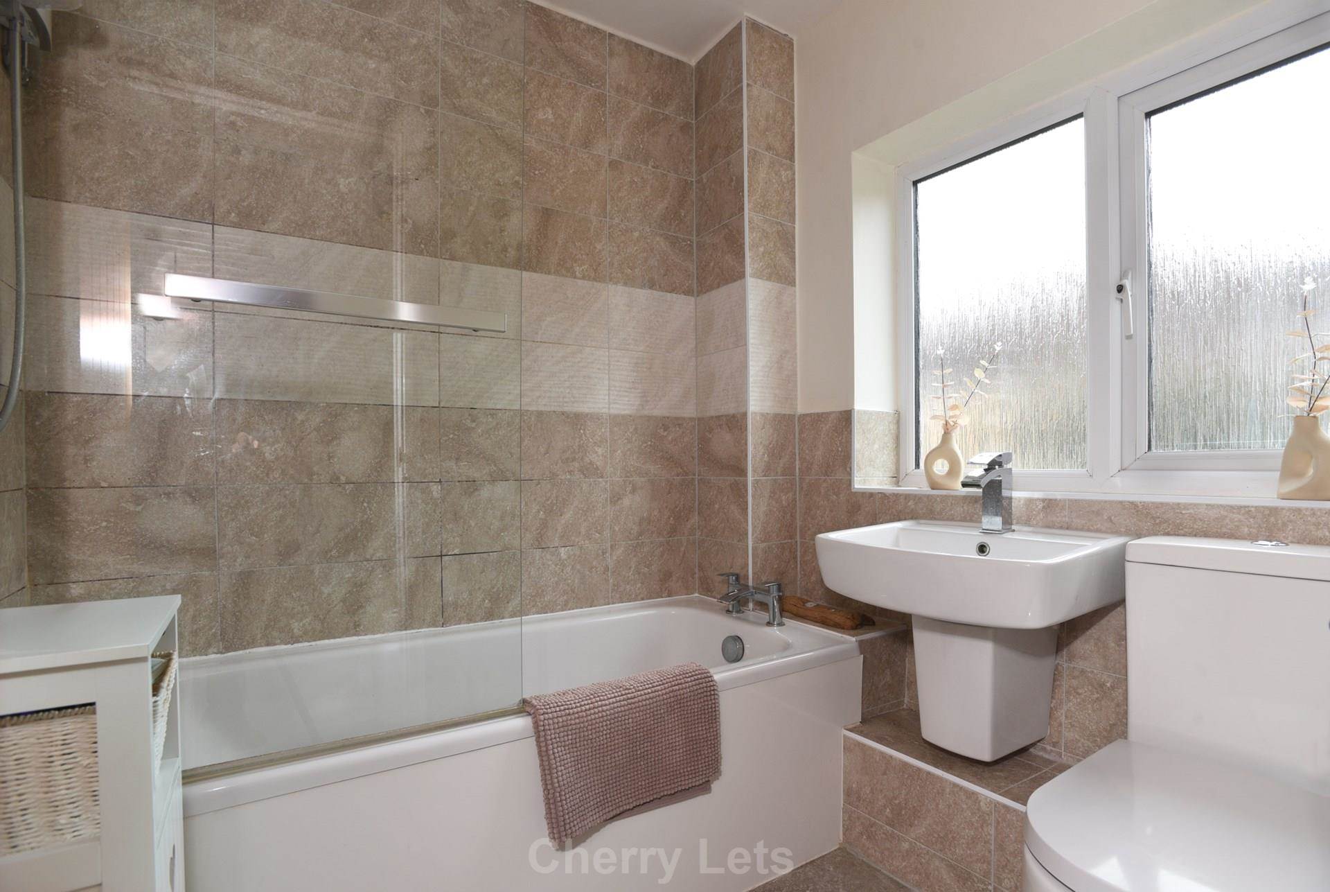 2 bed terraced house to rent in The Camellias, Banbury, OX16 6