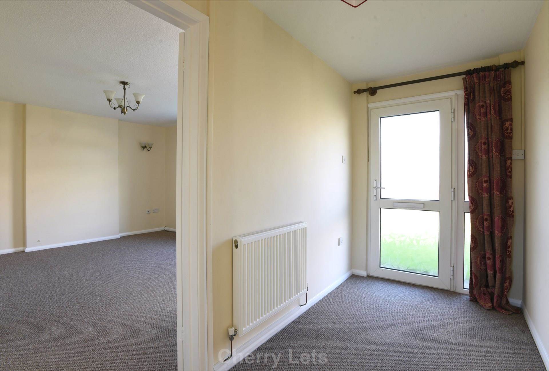 2 bed semi-detached bungalow to rent in Cedar Close, Banbury  - Property Image 6