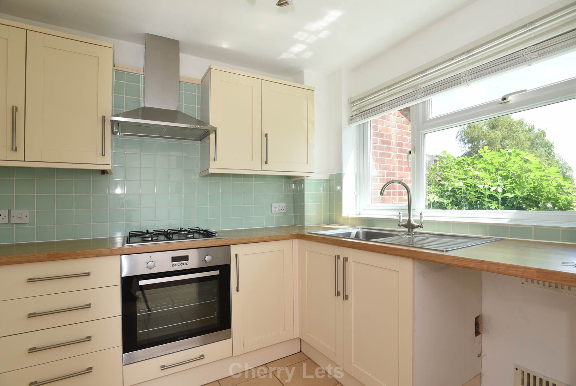 2 bed terraced house to rent in Nuffield Drive, Banbury  - Property Image 2