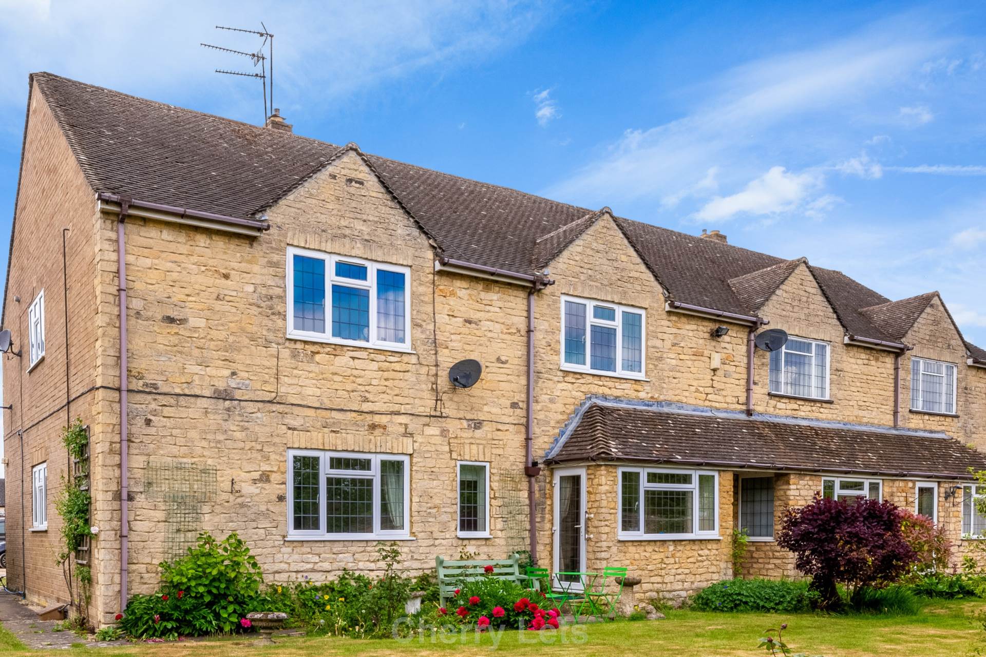 2 bed flat to rent in Aynho Court. Croughton Road, Banbury  - Property Image 1