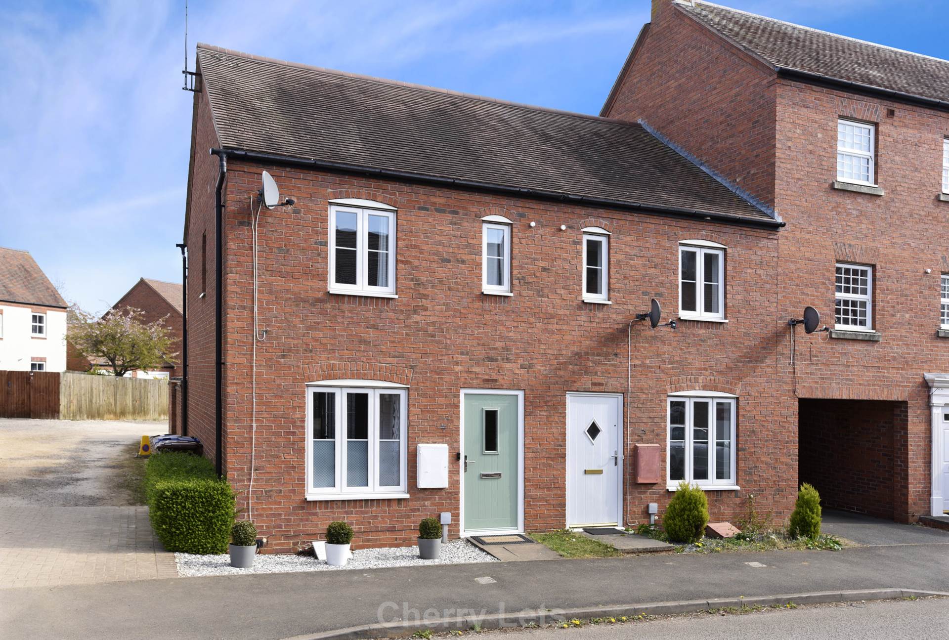 2 bed terraced house to rent in Winter Gardens Way, Banbury  - Property Image 2